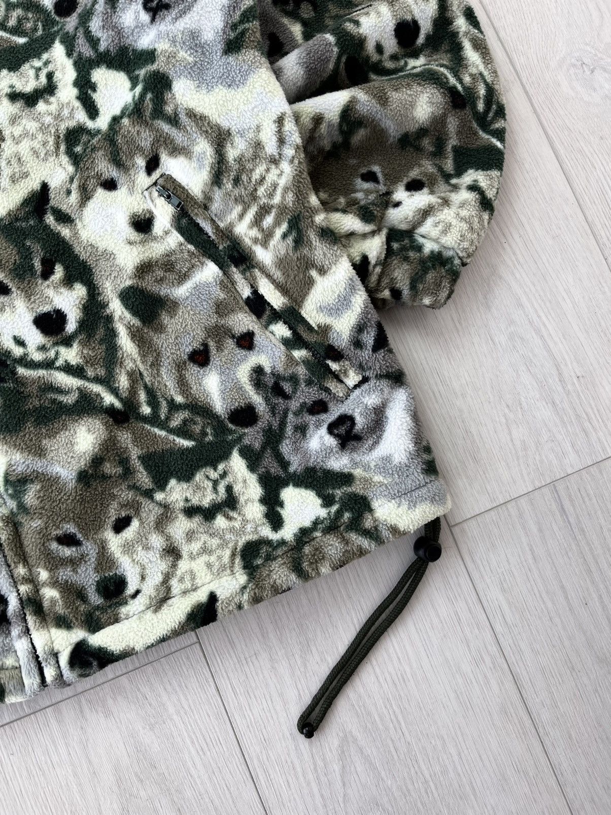 Vintage Vintage Wolfs Monogram Fleece jacket All Over Print Y2K 90s Size US M / EU 48-50 / 2 - 8 Thumbnail