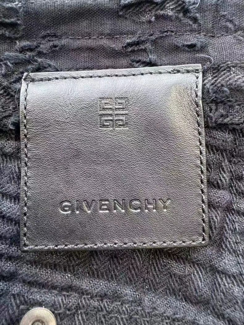 Givenchy Givenchy Black 4G embossed full print distressed jeans Size US 33 - 5 Thumbnail
