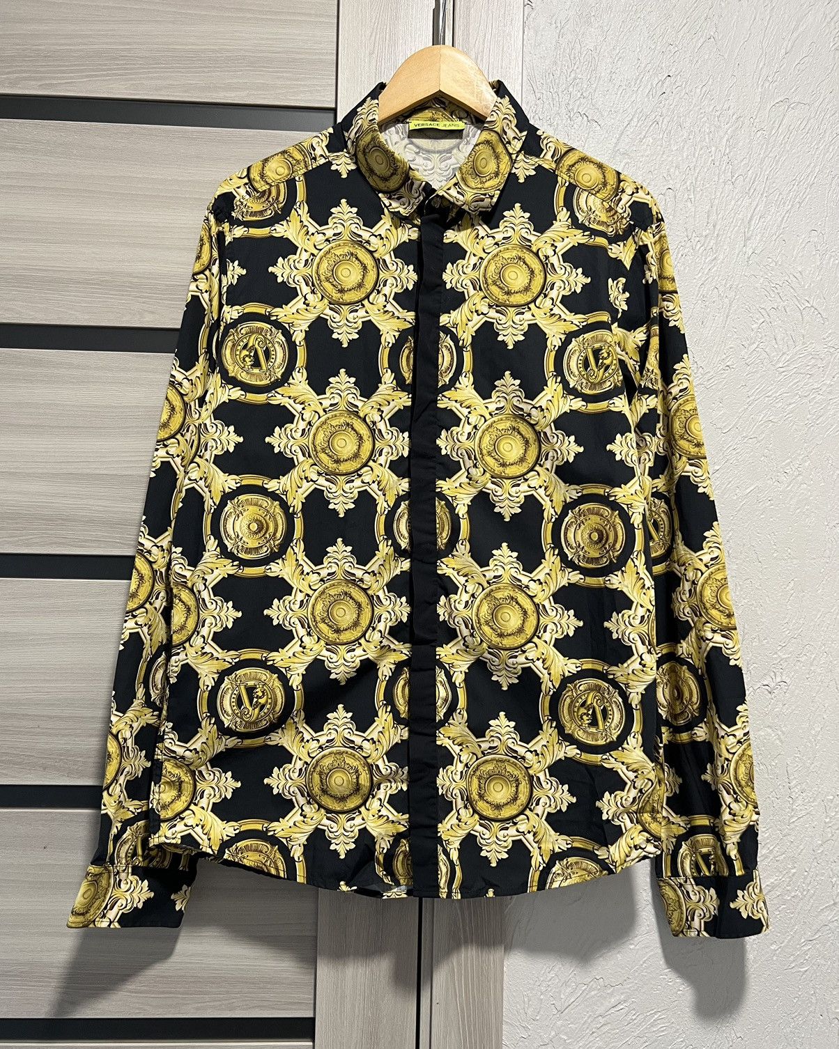 Versace Versace Baroque Print Shirt Gold Made in Italy Size US L / EU 52-54 / 3 - 3 Thumbnail