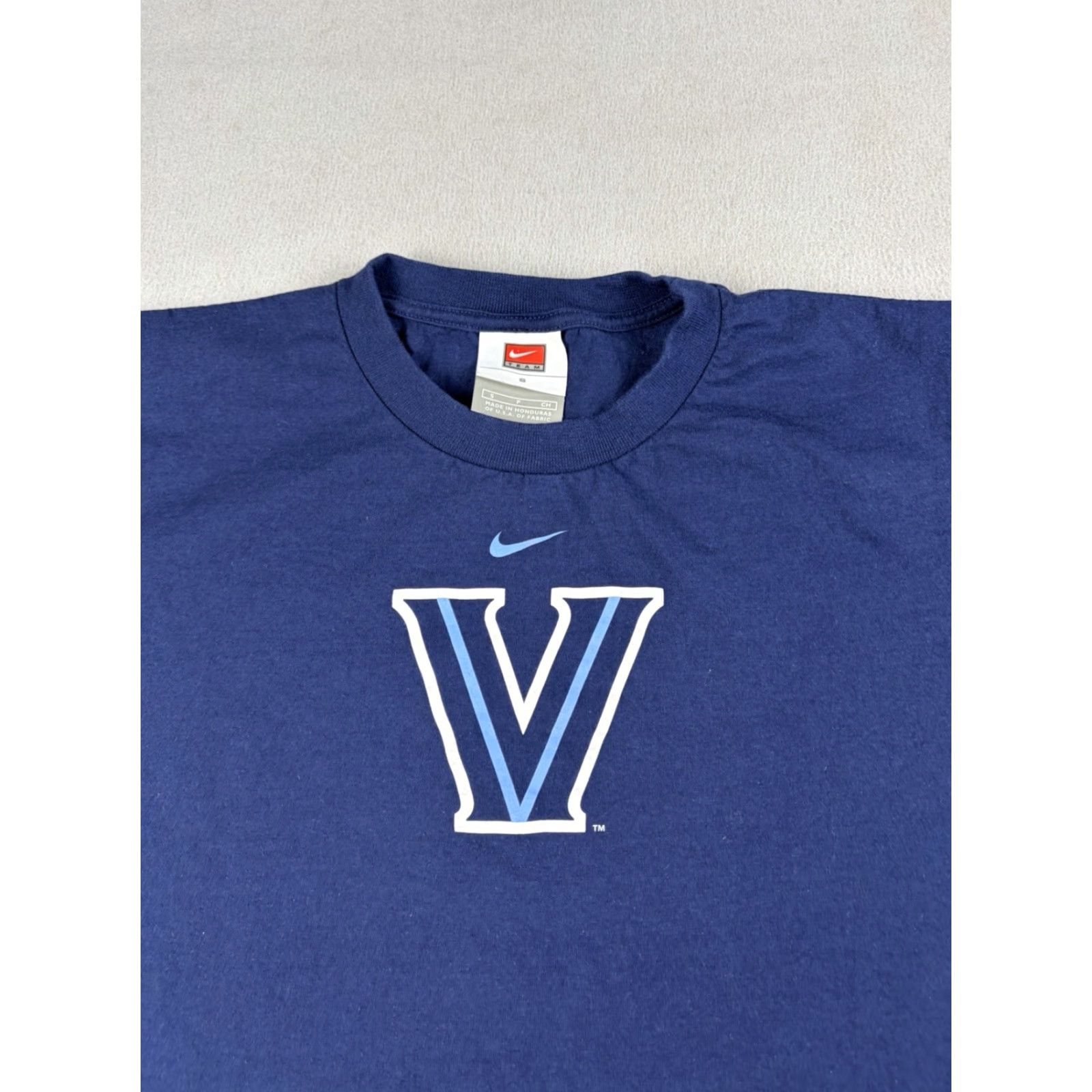 Nike VINTAGE Nike Center Swoosh T Shirt Size Small Blue Villanova Wildcats NCAA Y2k Mens Short Sleeve Crew Neck Solid Sports University Size US S / EU 44-46 / 1 - 2 Thumbnail