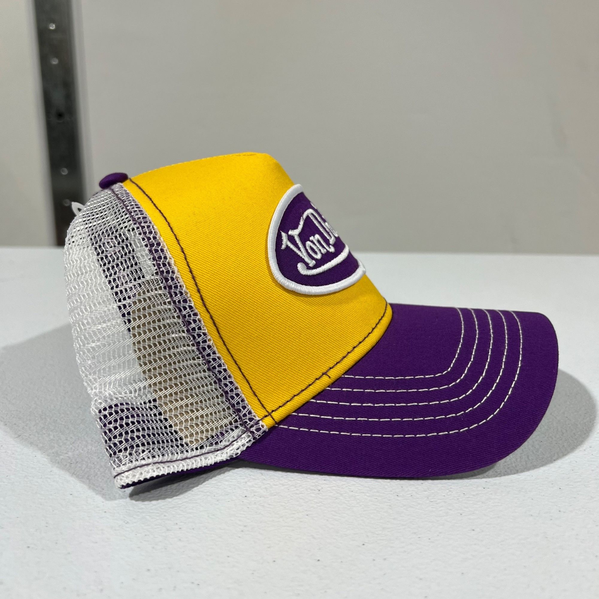 Von Dutch NWT VON DUTCH TRUCKER HAT - LAKERS COLOR - OS Size ONE SIZE - 2 Thumbnail