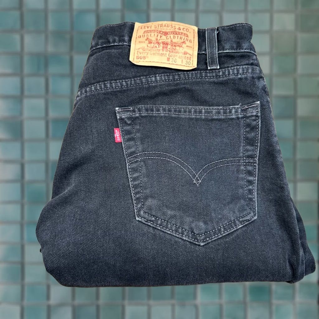 Levi's VINTAGE? Levis 505 Regular Fit Straight Leg Black Denim Jeans Mens W36 L30 Charcoal Wash 90s Grunge Size US 36 / EU 52 - 1 Thumbnail
