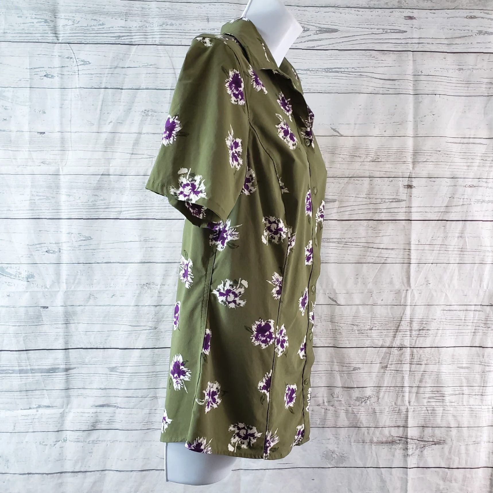 Vintage Duluth Womens Button Front Shirt XS Green Purple Floral Short Sleeve Vented Casual Button-Up Womens XS Green Floral Shirt Size XS / US 0-2 / IT 36-38 - 3 Thumbnail