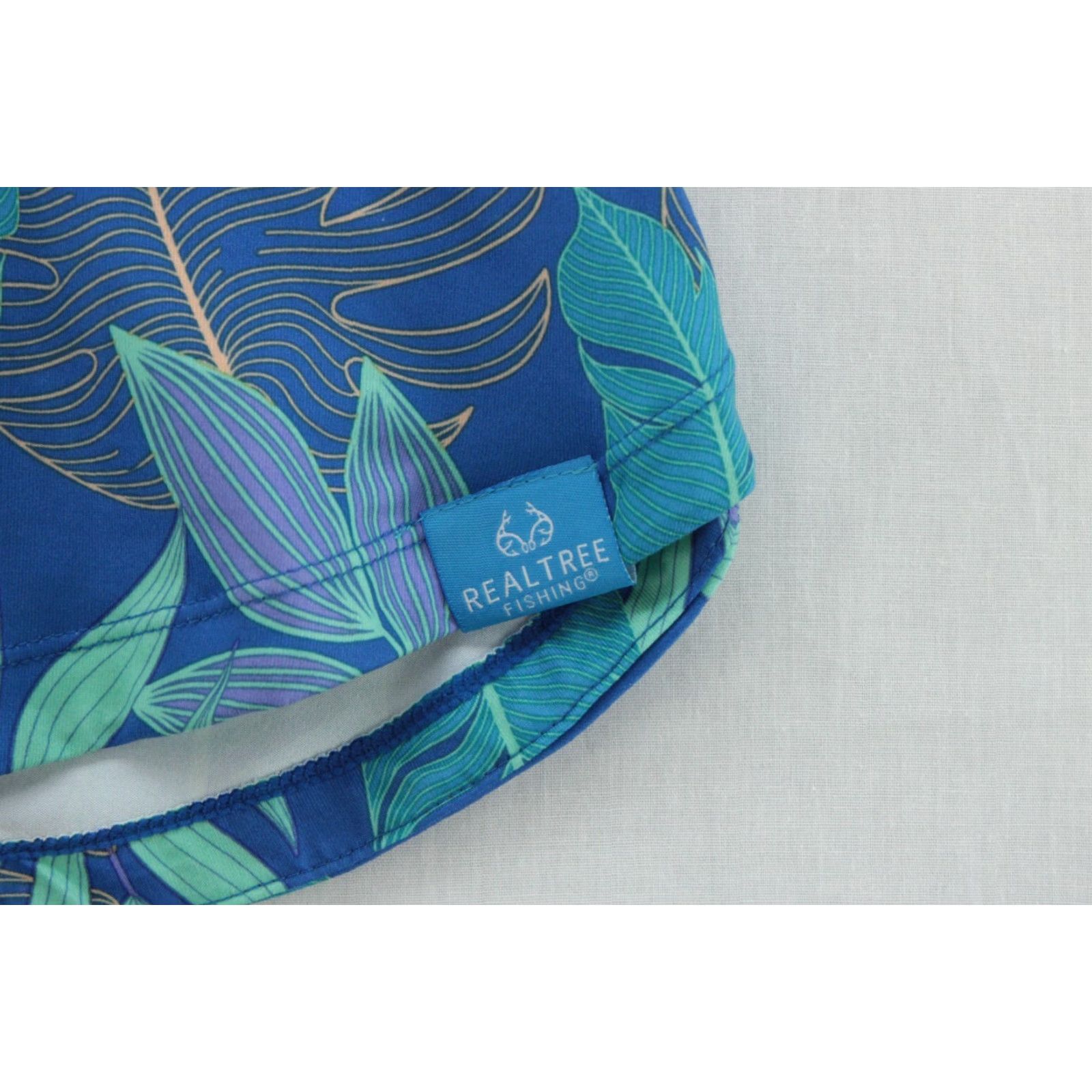 Realtree Realtree Fishing Shirt Women's 2XL UPF 30 Long Sleeve Thumbholes Tropical Blue SVG? Size XXL / US 16-18 / IT 52-54 - 2 Thumbnail