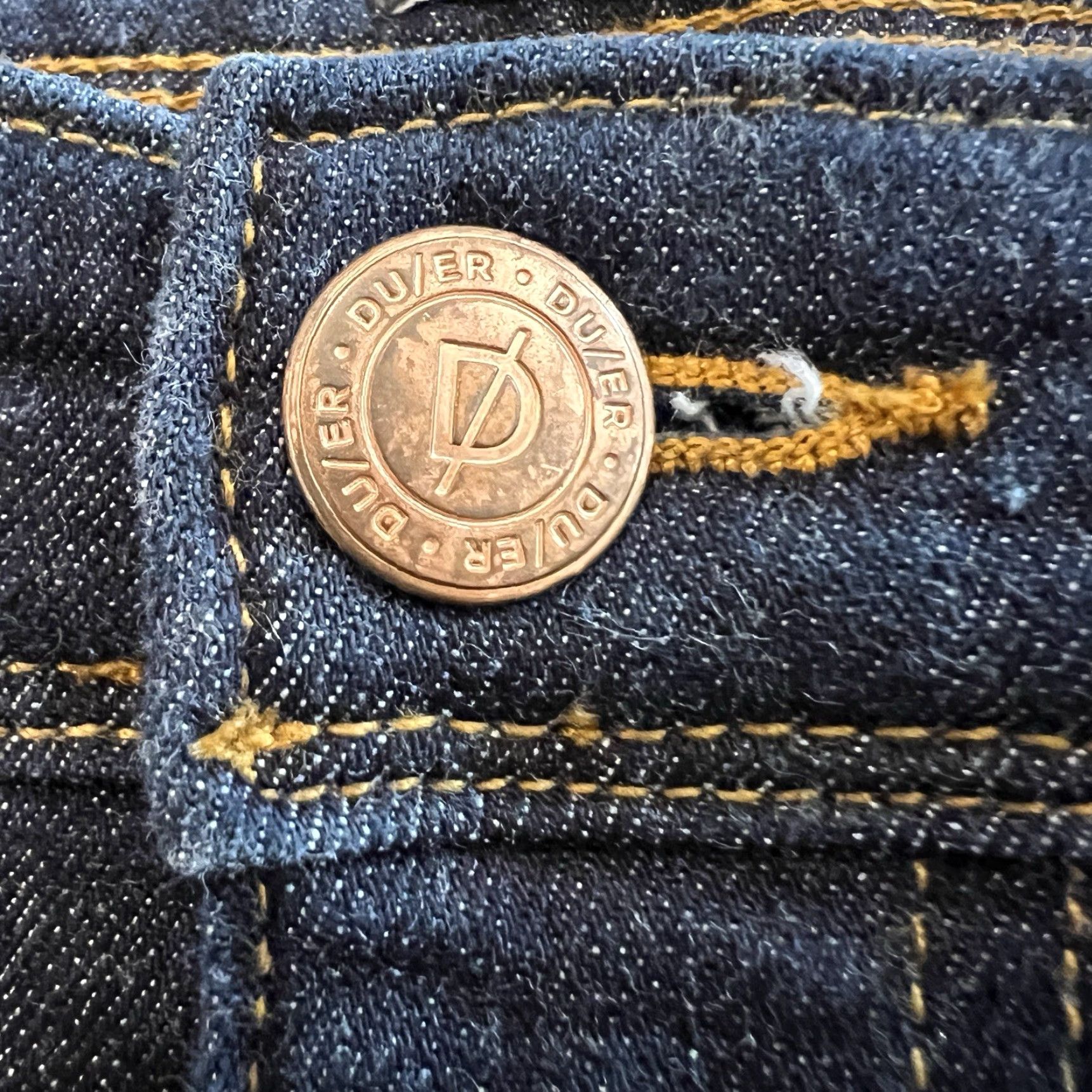 Vintage DU/ER L2X Relaxed Taper Dark Wash Jeans 33x30 Mens 5-Pocket Denim Blue Slimming City Hipster USA Size US 33 - 3 Thumbnail