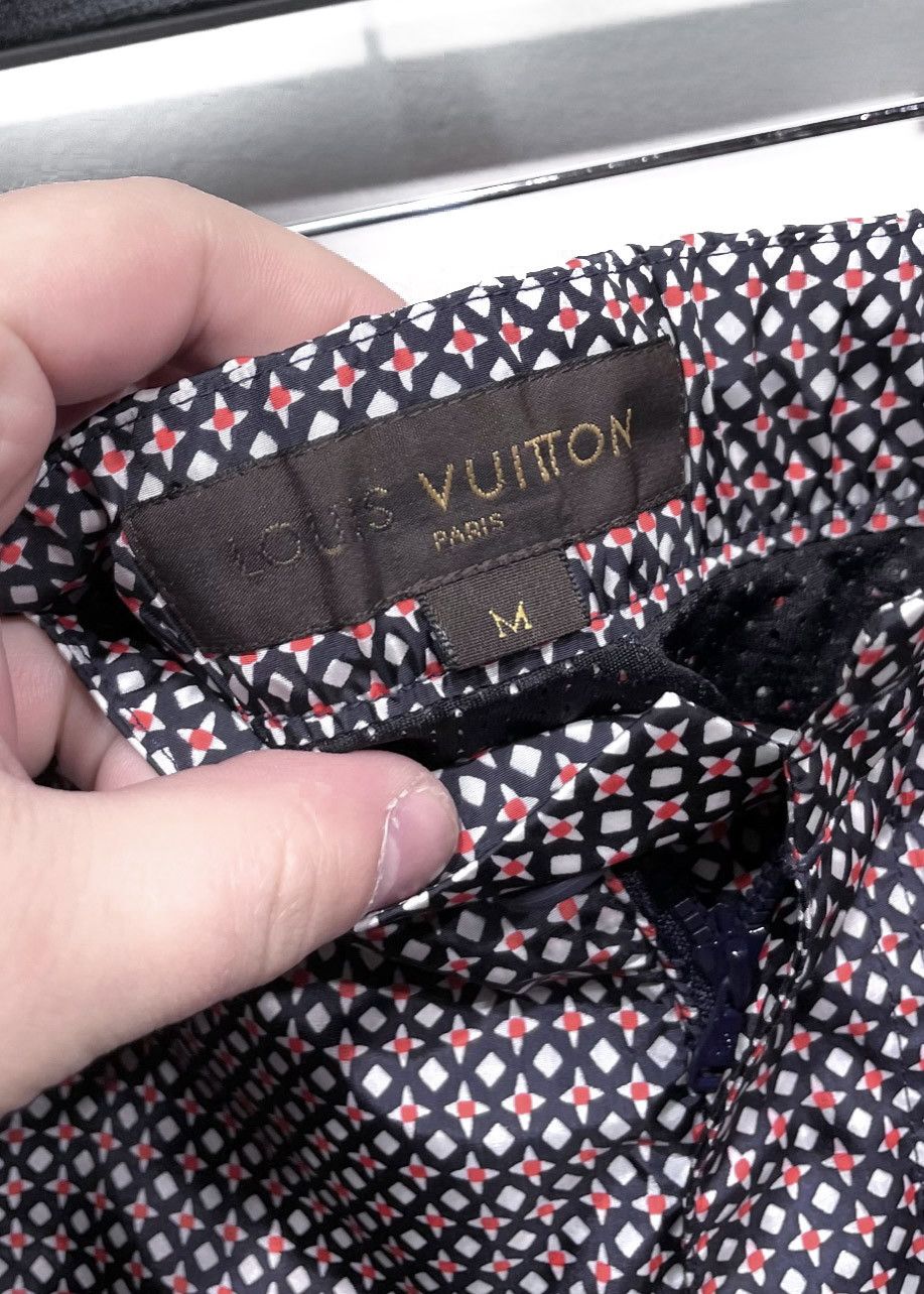 Louis Vuitton Louis Vuitton Navy Blue Red Petal Print Swim Trunks Size US 34 / EU 50 - 7 Thumbnail
