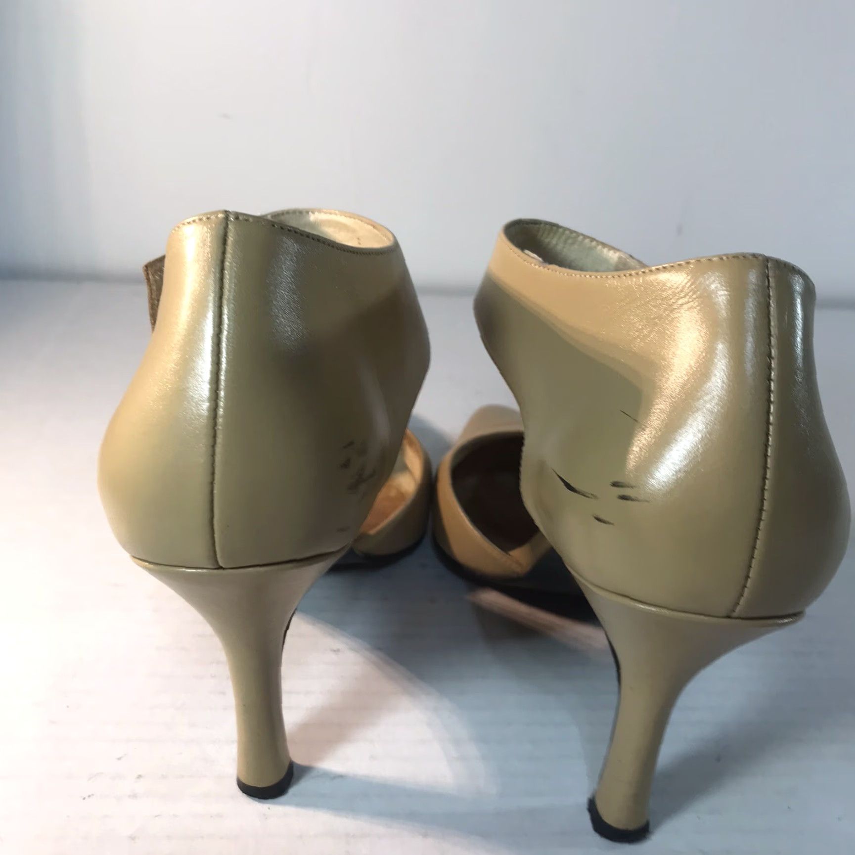 Vintage VINTAGE Newport News Beige Leather Pump Women's Size 7M 3.5in Heels Dress Formal Casual Size US 7 / IT 37 - 5 Thumbnail