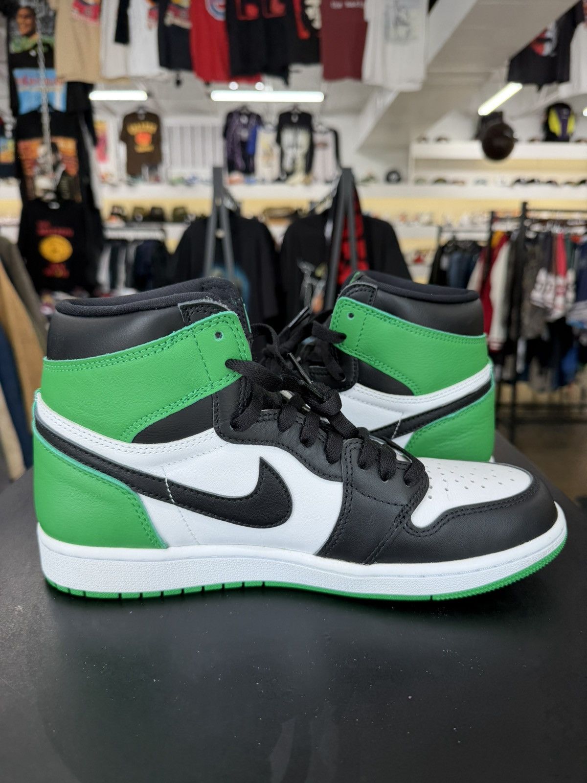 Jordan Brand Air Jordan 1 High Lucky Green Size 9 (2023) Size US 9 / EU 42 - 3 Thumbnail