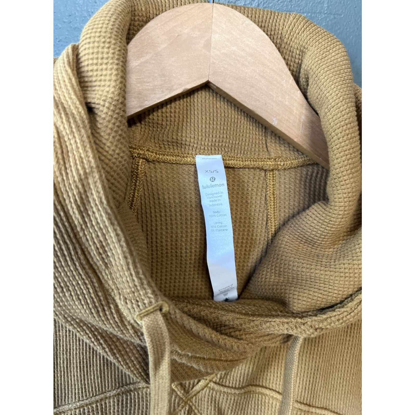 Lululemon Lululemon Hoodie Womens XS/S Yellow Gold Cropped Waffle Knit Pullover Top Crew Neck Raglan Sleeve Hooded Size XS / US 0-2 / IT 36-38 - 2 Thumbnail