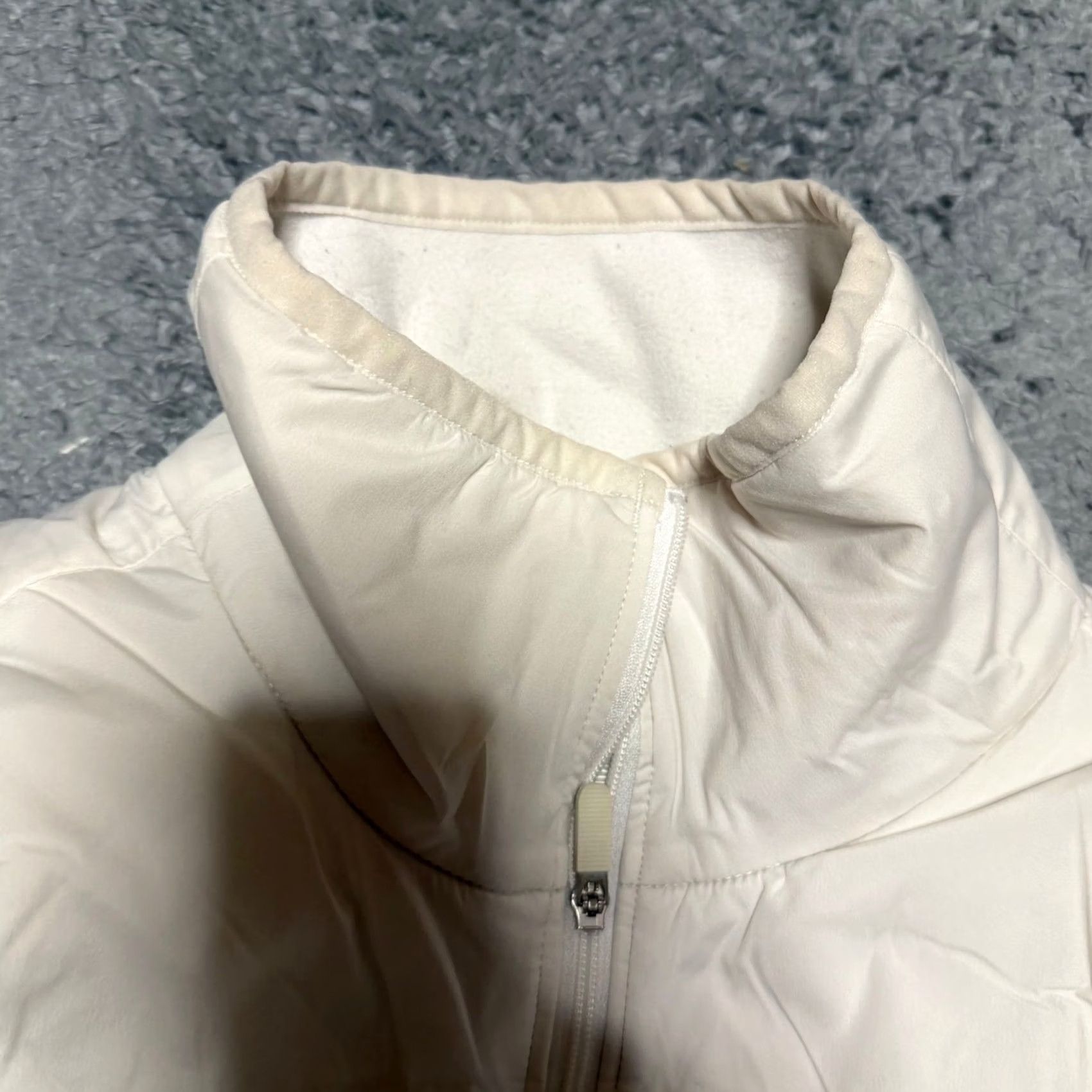 Lululemon Lululemon Vest Womens 6 White Run For The Cold Insulated Running Pockets Size M / US 6-8 / IT 42-44 - 3 Thumbnail