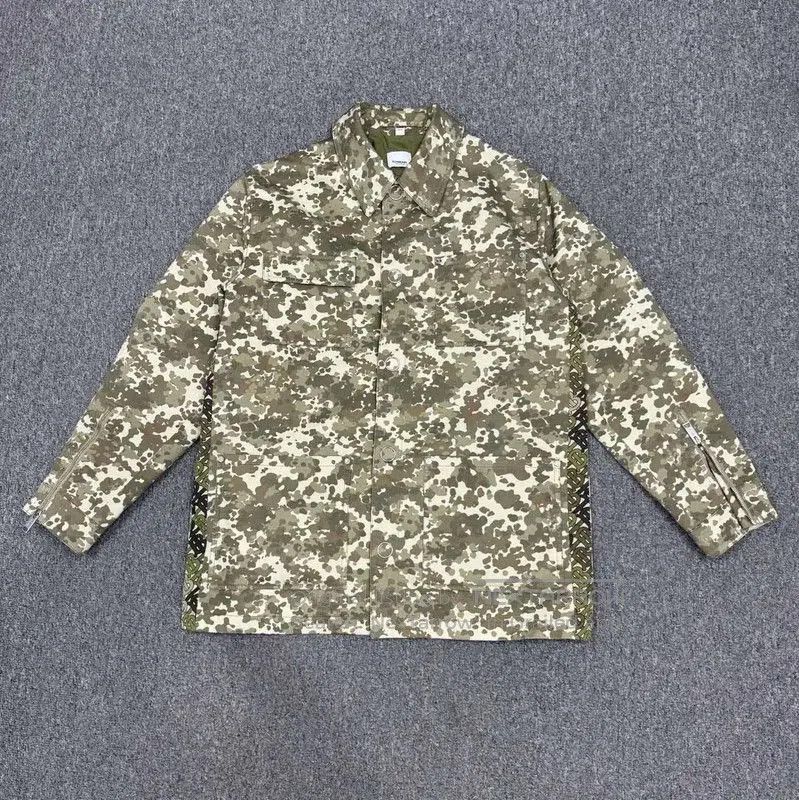 Burberry Burberry M Camouflage Print Men's Trench Coat. Size US M / EU 48-50 / 2 - 1 Thumbnail