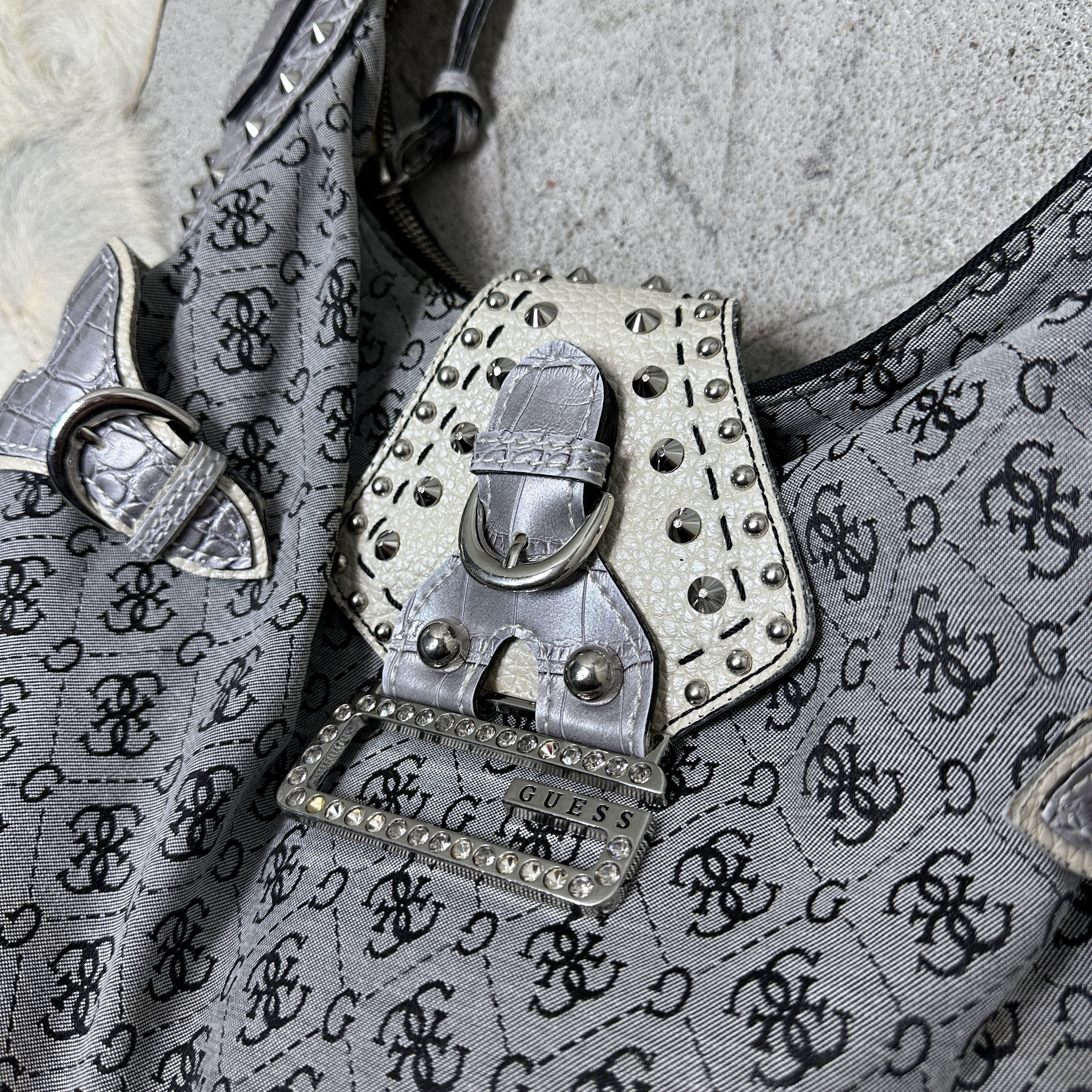 Guess Vintage Avant Garde Guess Hobo Monogram Silver Bag Y2K Size ONE SIZE - 3 Thumbnail