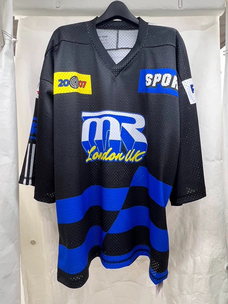 Martine Rose Martine Rose SS25 loose V-neck logo printed long football Size US S / EU 44-46 / 1 - 1 Thumbnail