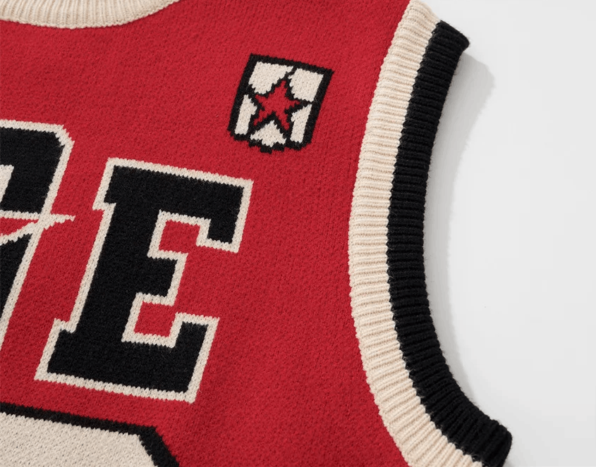 Japanese Brand × Vintage "COE-Red-M" Knitted Vest Size US M / EU 48-50 / 2 - 4 Thumbnail