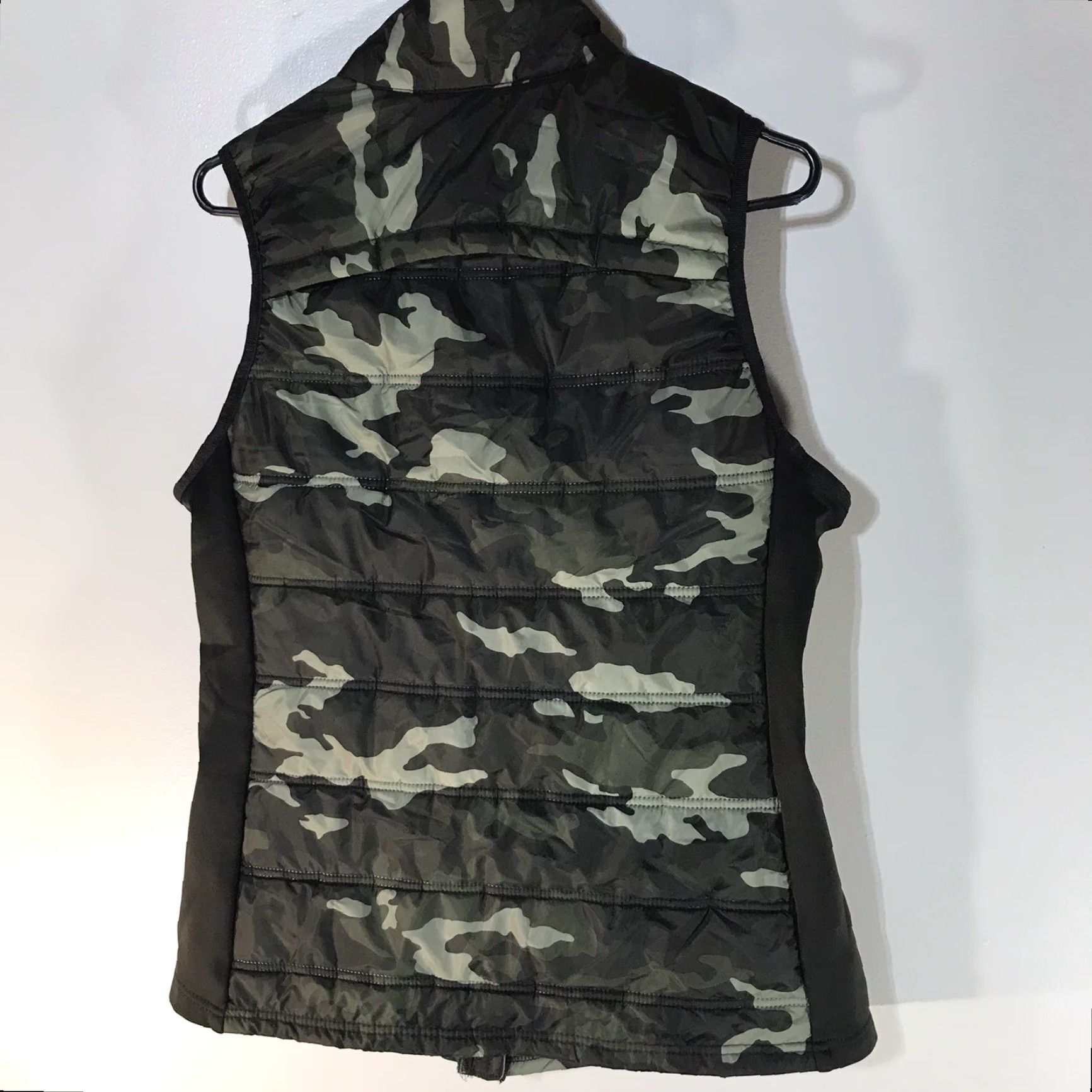 Avia Avia Camo Full Zip Puffer Vest Women's Size L Multicolor Casual Fall Winter Size L / US 10 / IT 46 - 2 Thumbnail