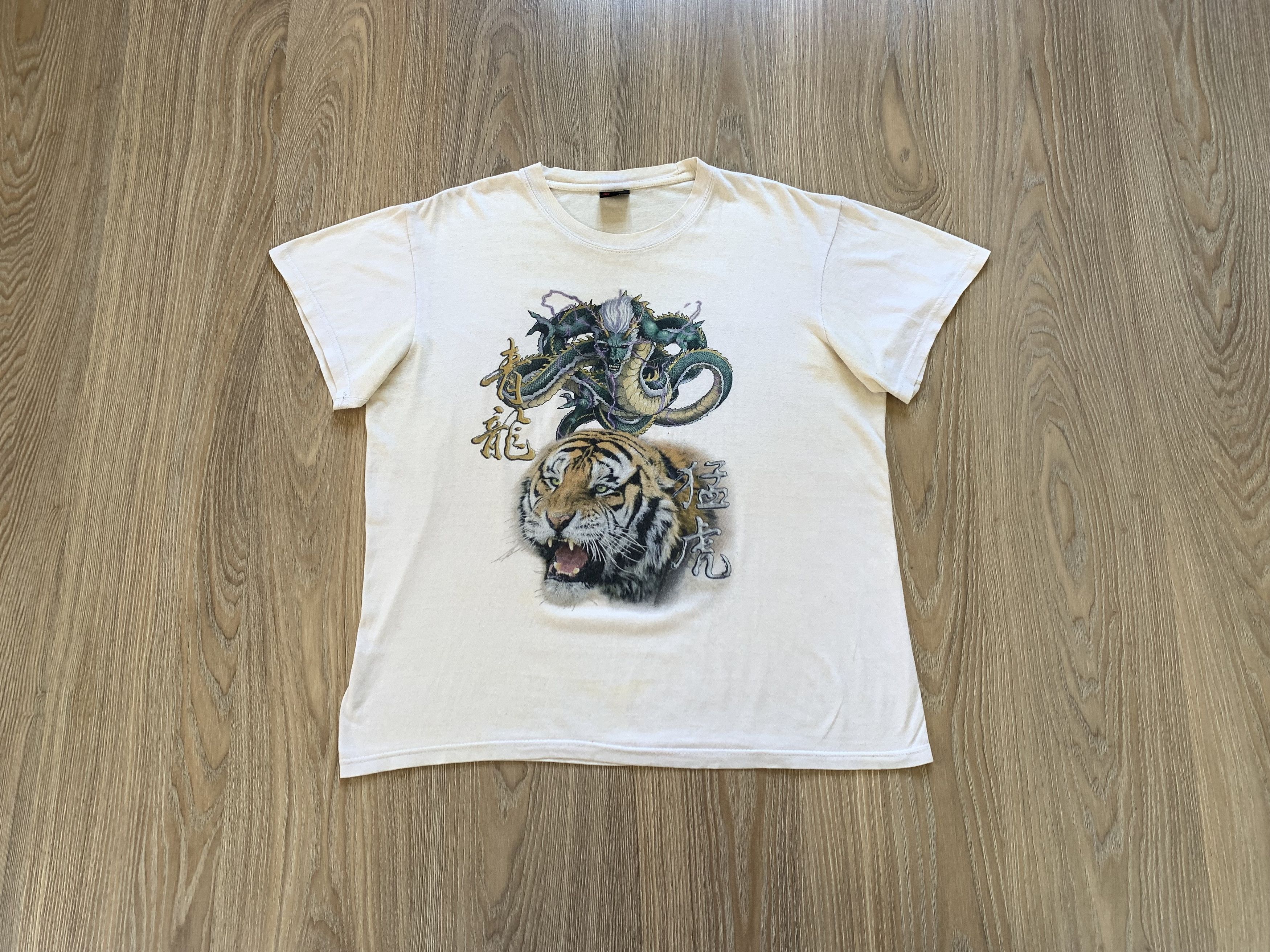 Japanese Brand Rare Vintage Dragon and Tiger Printed T Shirt Size US L / EU 52-54 / 3 - 1 Thumbnail