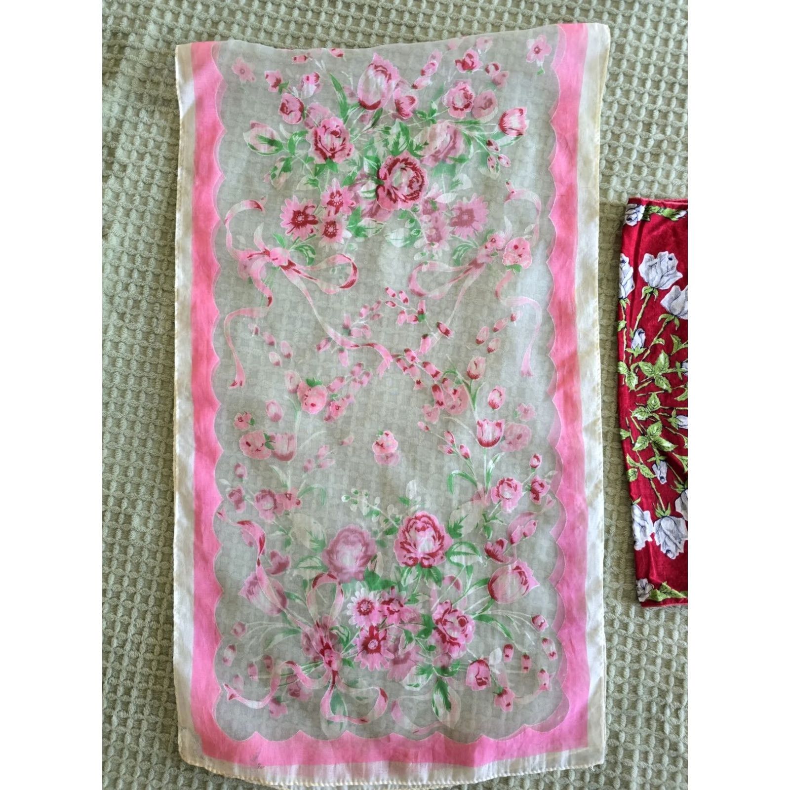 Vintage VINTAGE Mid Century Scarf Hankie Roses Spring Ethereal Whimsical Red Floral 1950s 1960s Women Size ONE SIZE - 3 Thumbnail