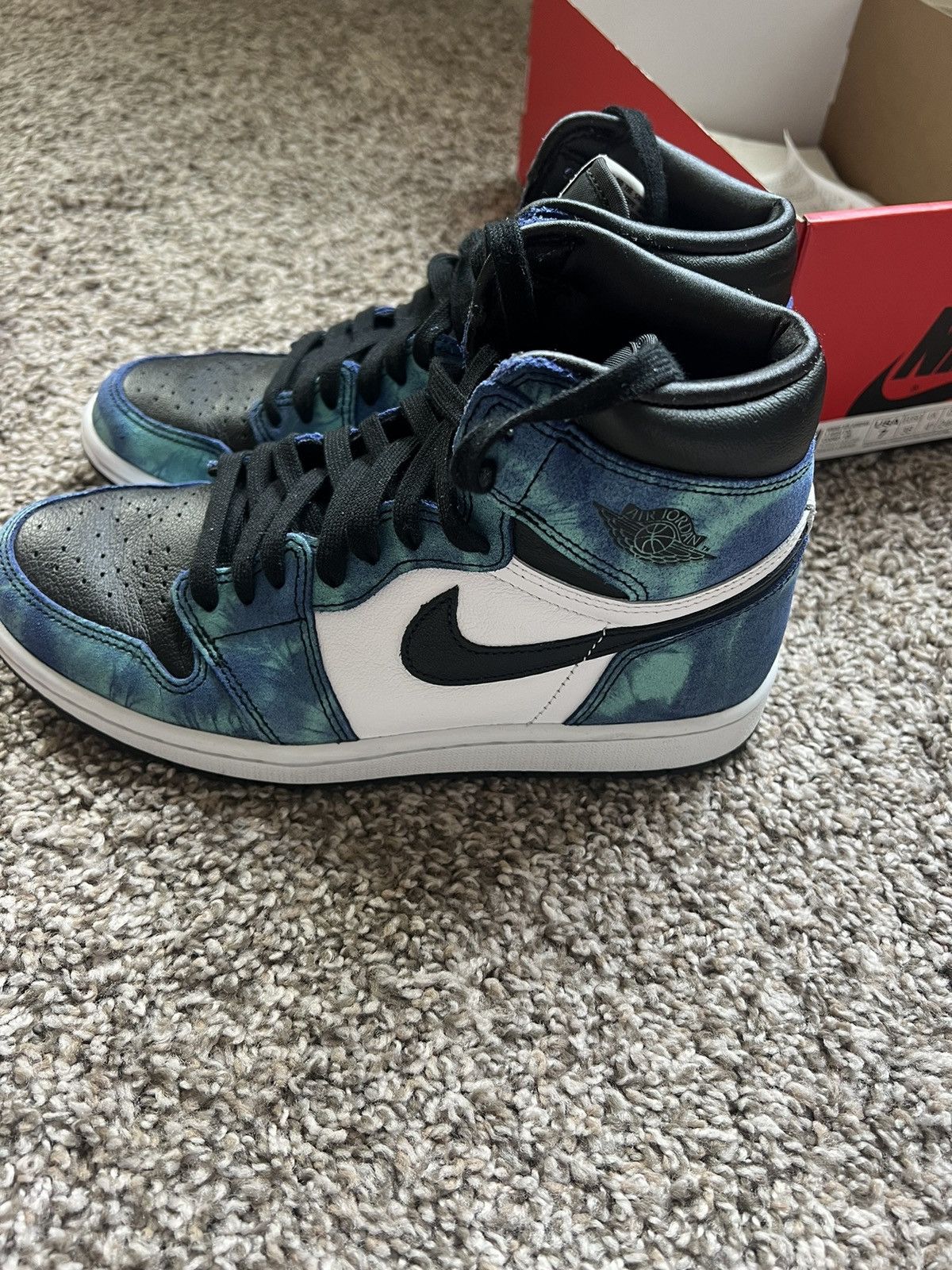 image of Air Jordan 1 High OG Shoes in Black, Women's (Size 7)