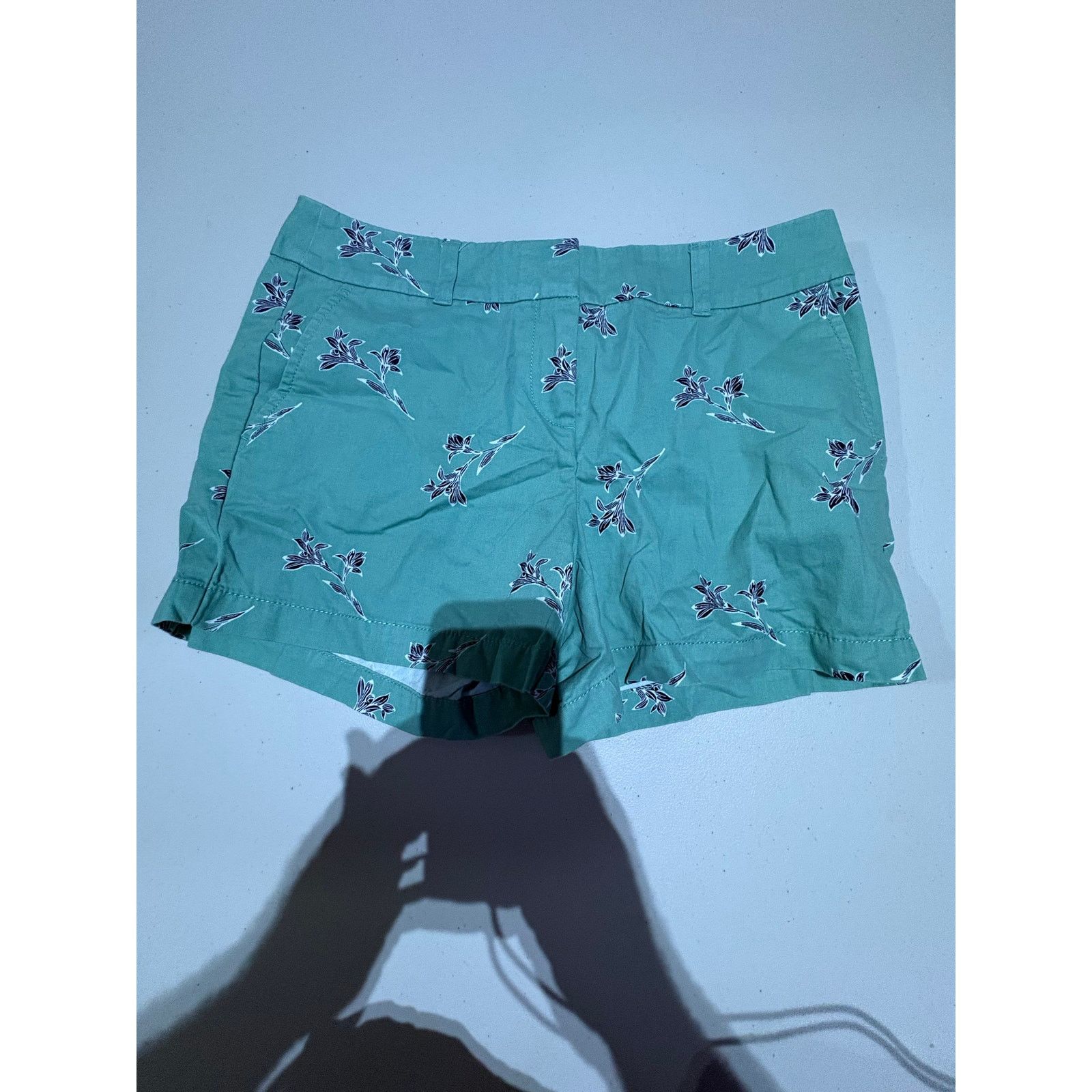 Loft LOFT Outlet Women’s Green Floral Shorts Size 4 Casual Size 27" / US 4 / IT 40 - 2 Thumbnail