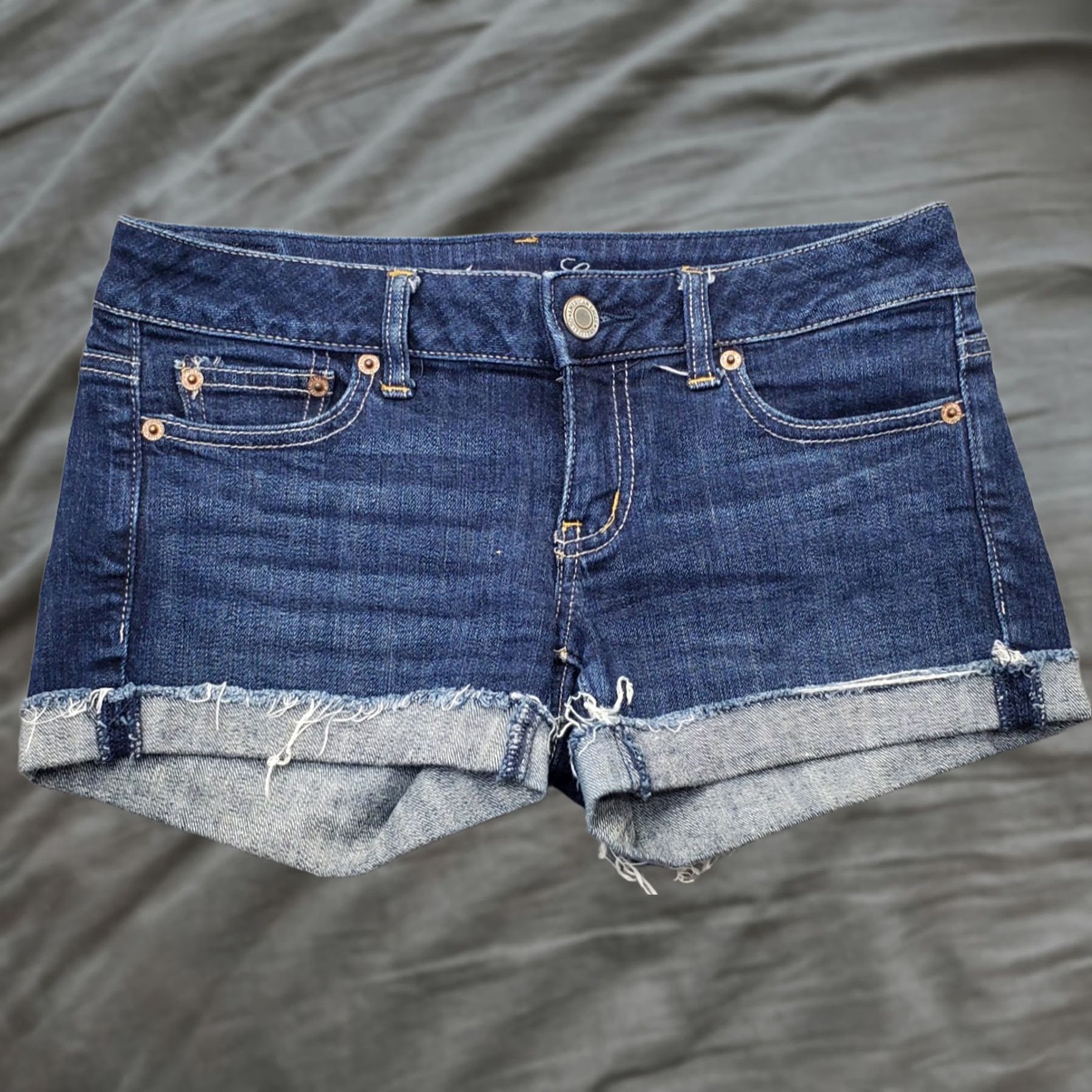 American Eagle Outfitters American Eagle Outfitters Womens 2 Blue Denim Cut-Off Shorts 5-Pocket Design Cuffed Raw Hem Size 26" / US 2 / IT 38 - 1 Thumbnail