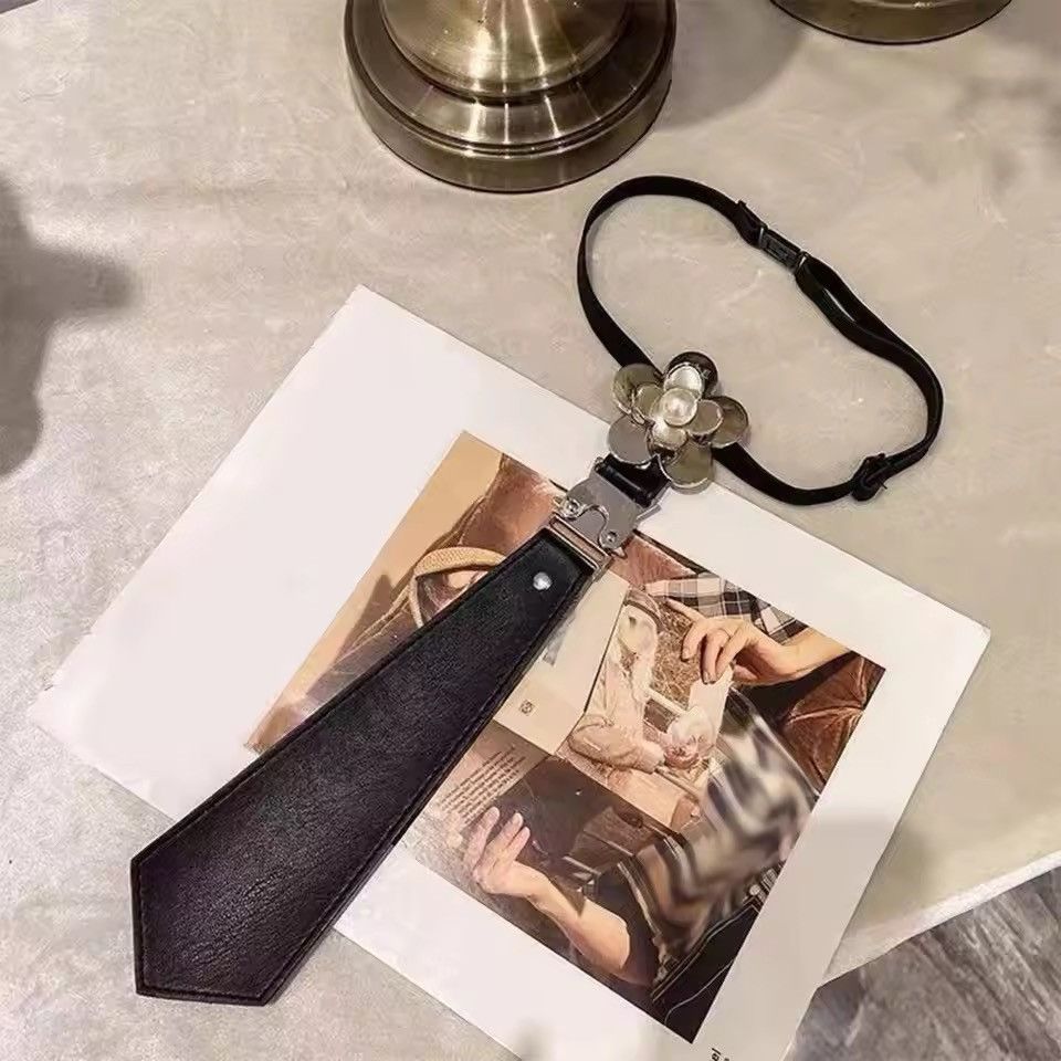 Japanese Brand × Leather Flower faux leather tie aesthetic Size ONE SIZE - 3 Thumbnail