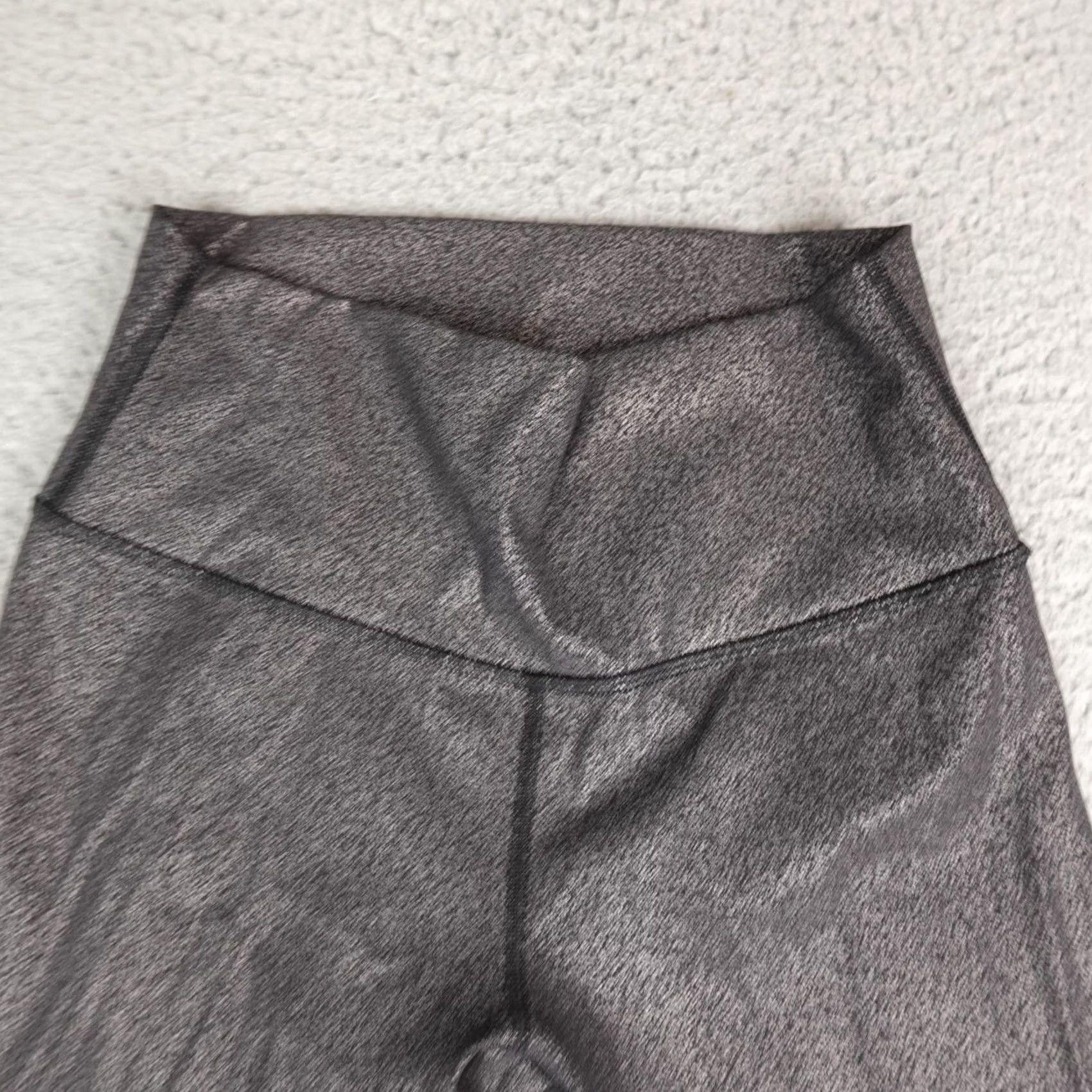 Lululemon Lululemon Leggings Womens Black 6 High Rise Luminosity Foil Yoga Gym Athletic Size 28" / US 6 / IT 42 - 5 Thumbnail
