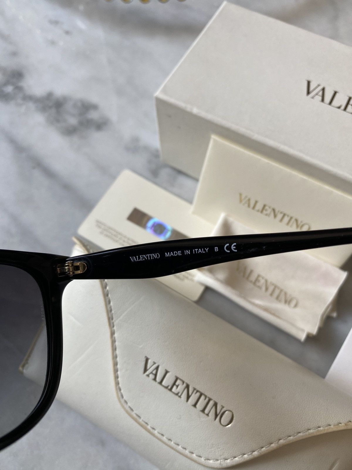 Valentino Oversized Valentino sunglasses Size ONE SIZE - 6 Thumbnail