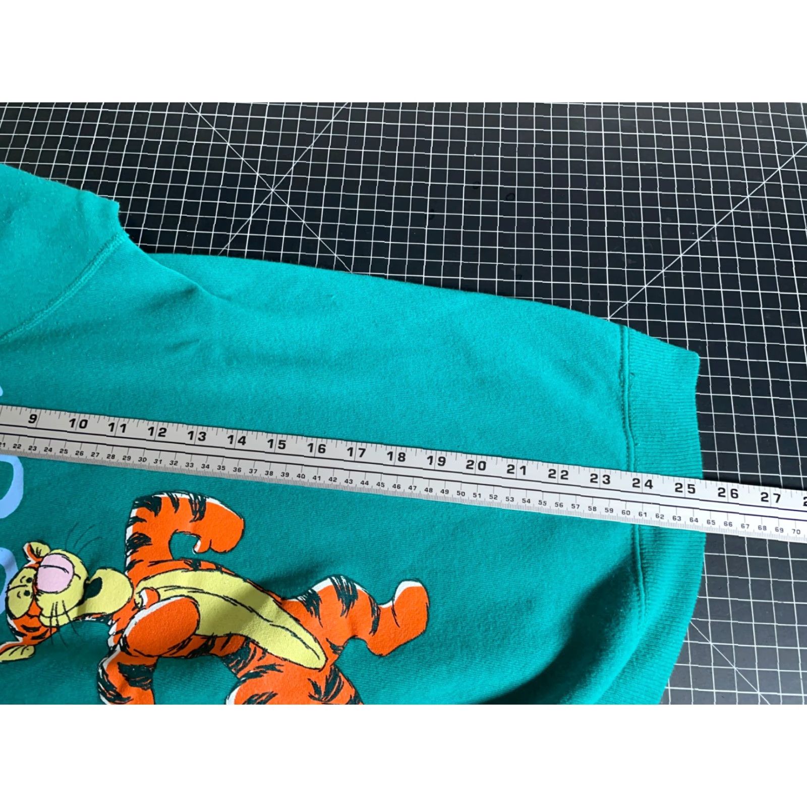 Disney VINTAGE Pooh 90s Winnie The Pooh Tigger Sweatshirt Raglan Sleeve Adult Large Green Crew Neck Pullover Cartoon Disney Women Size L / US 10 / IT 46 - 6 Thumbnail