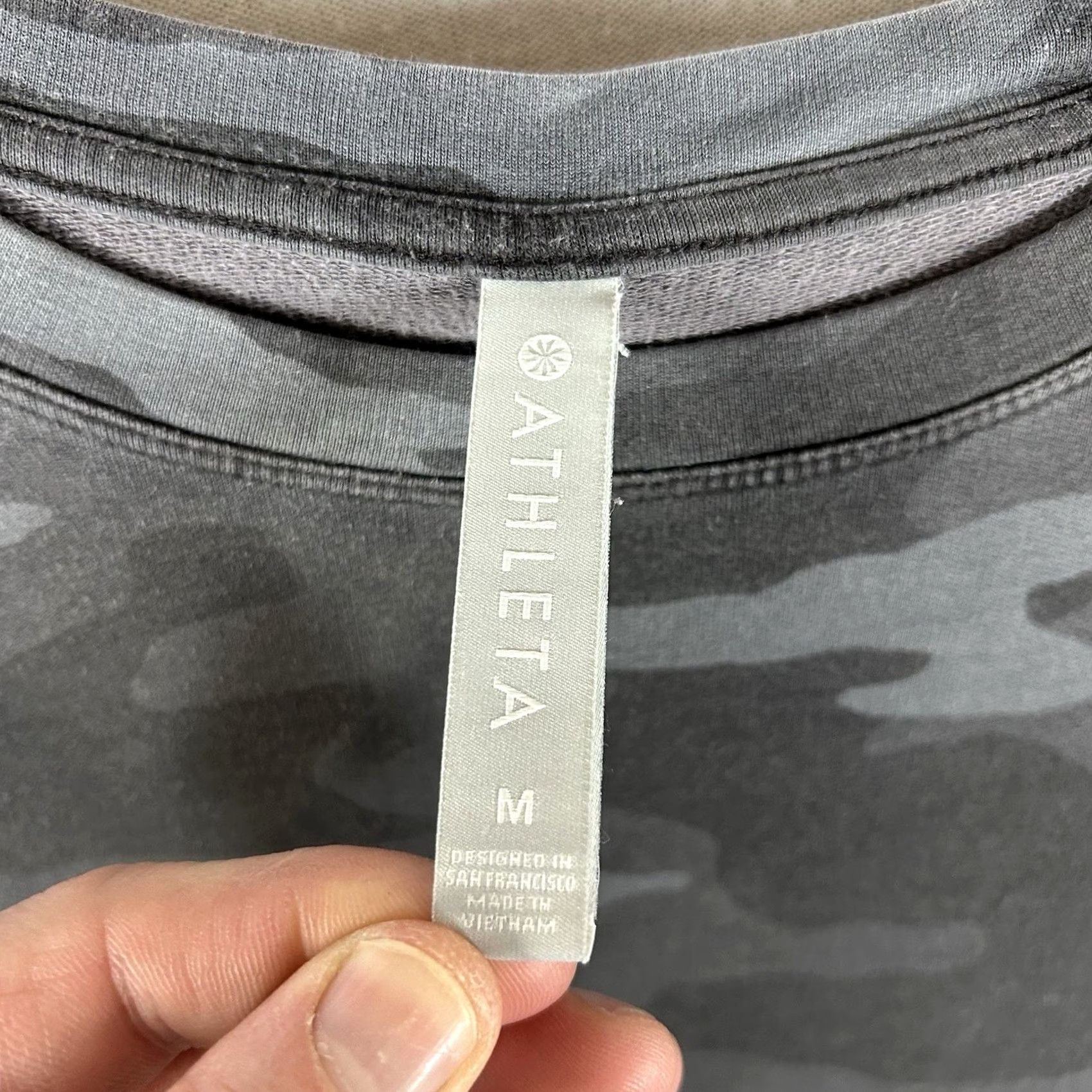 Athleta Athleta Sweatshirt Gray Camouflage Womens M Pullover Crew Neck Casual Activewear Yoga Gym Run Day to Day Size M / US 6-8 / IT 42-44 - 4 Thumbnail