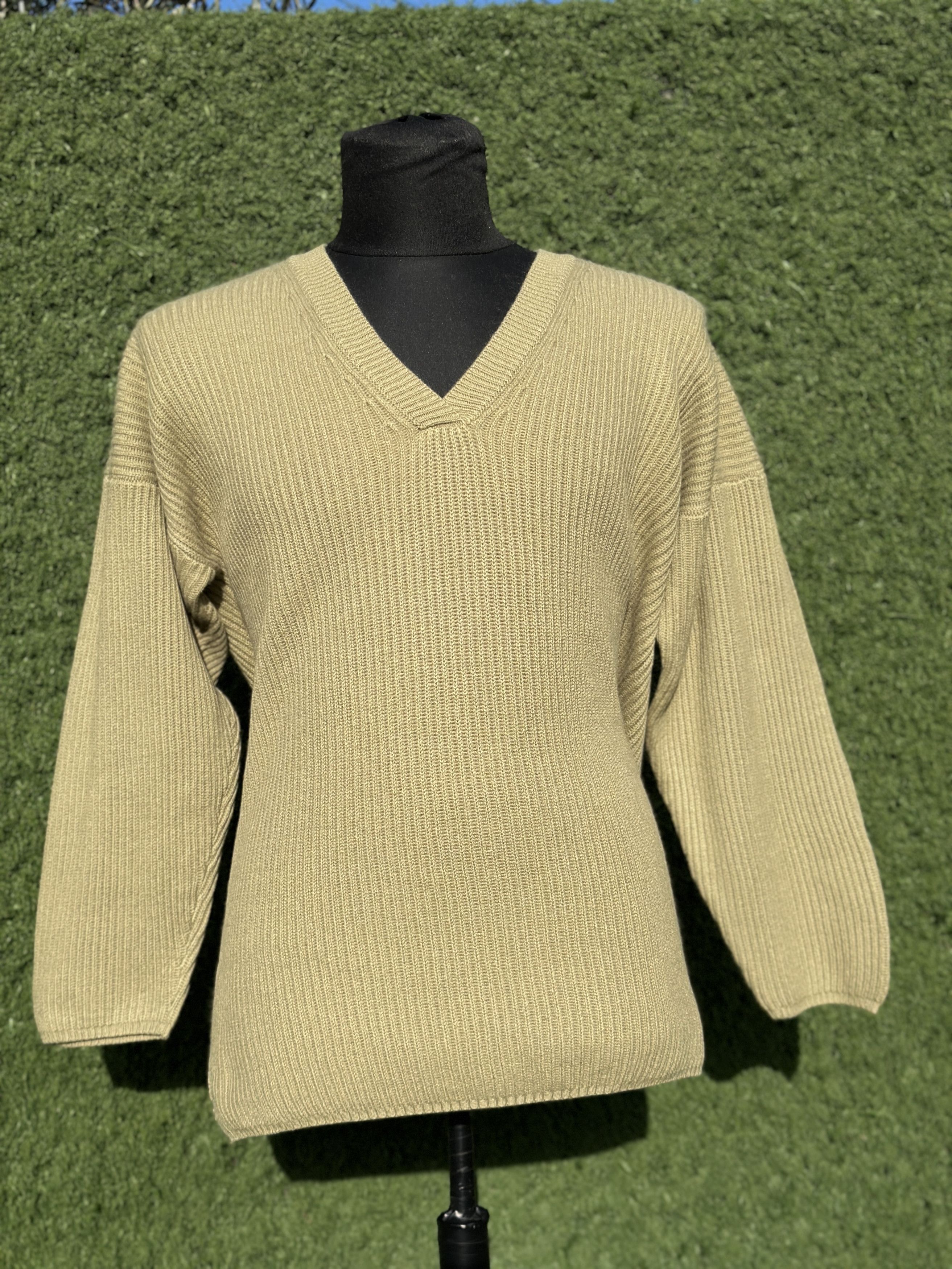 Brunello Cucinelli Brunello Cucinelli 100% Cashmere Knit V-Neck Drop Shoulde XL Size XL / US 12-14 / IT 48-50 - 1 Thumbnail
