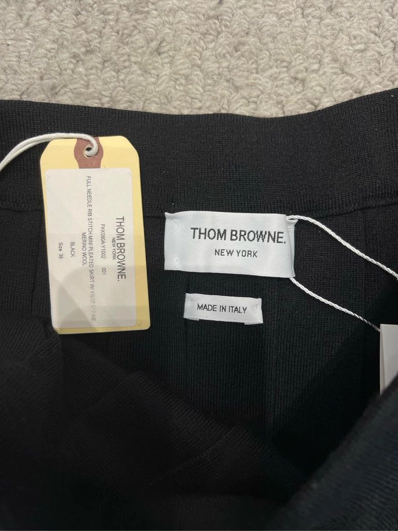 Thom Browne Thom browne Black four-striped pleated skirt 2504-Nextarrow Size 25" / US 0 / IT 36 - 2 Thumbnail