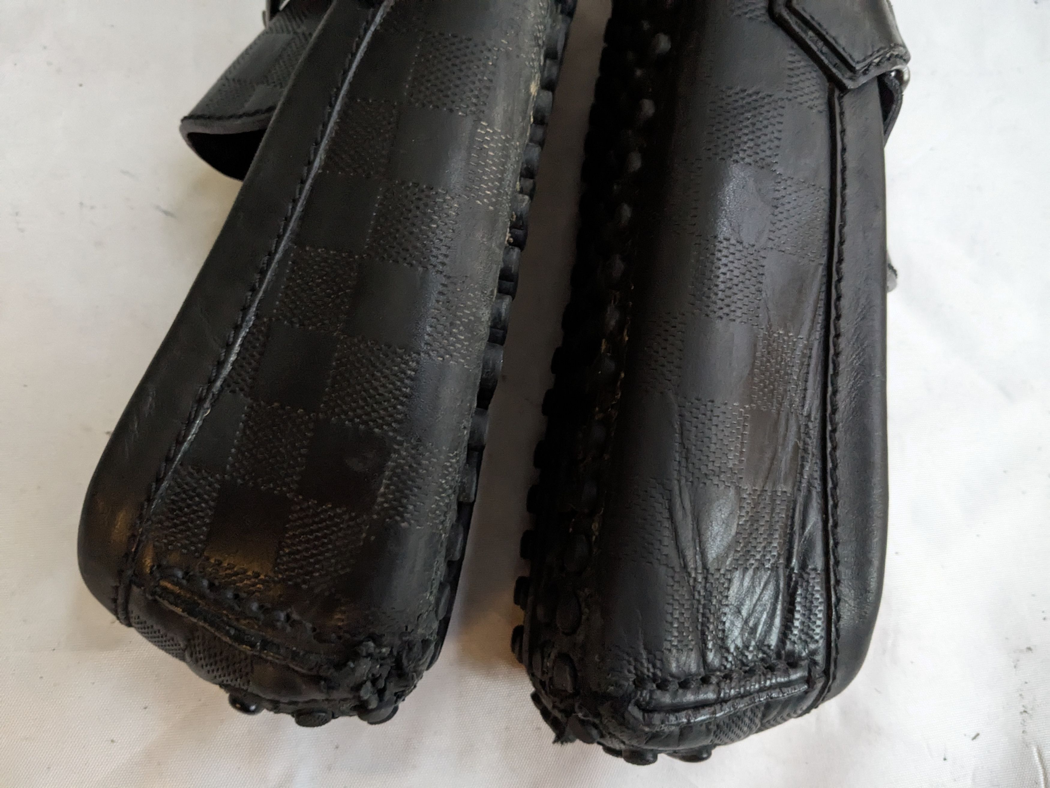 Louis Vuitton Louis Vuitton Driving Loafers Black 9 Leather LV Buckle Size US 9 / EU 42 - 8 Thumbnail