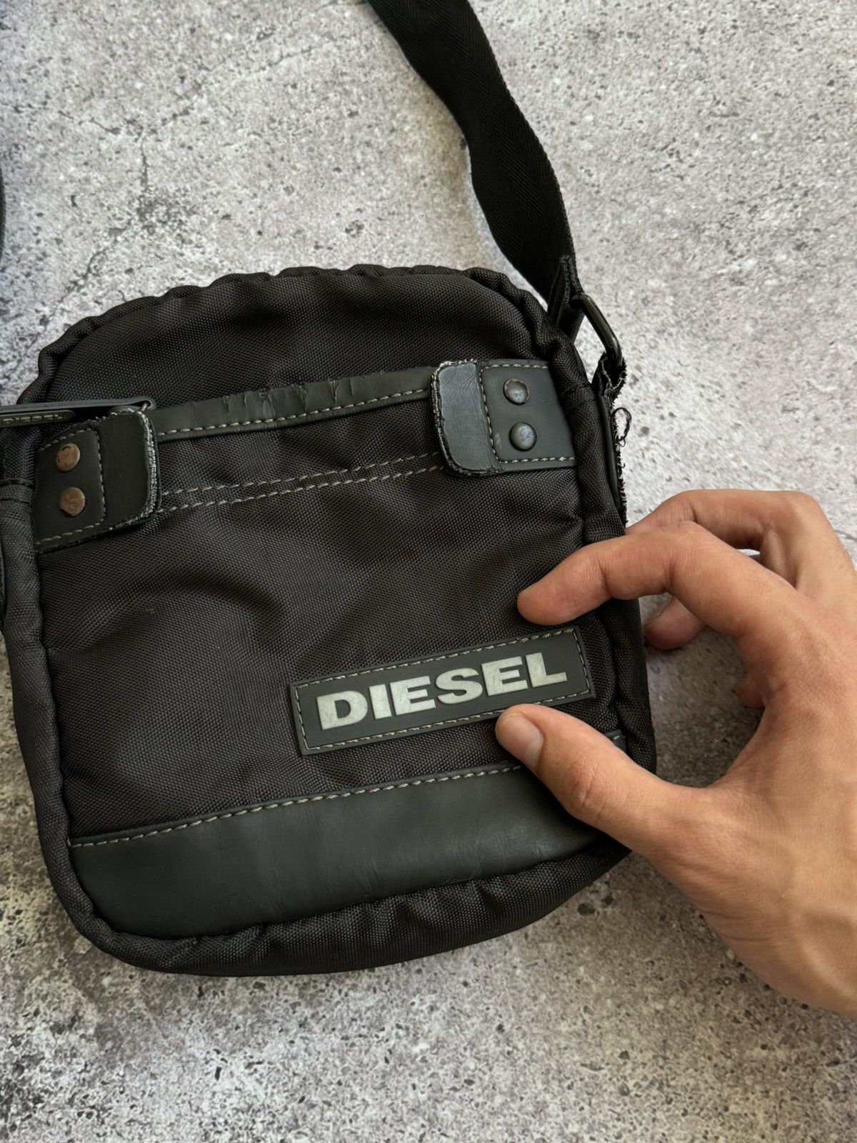 Diesel × Vintage Vintage Diesel distressed Y2K crossbody messenger bag Size ONE SIZE - 6 Thumbnail