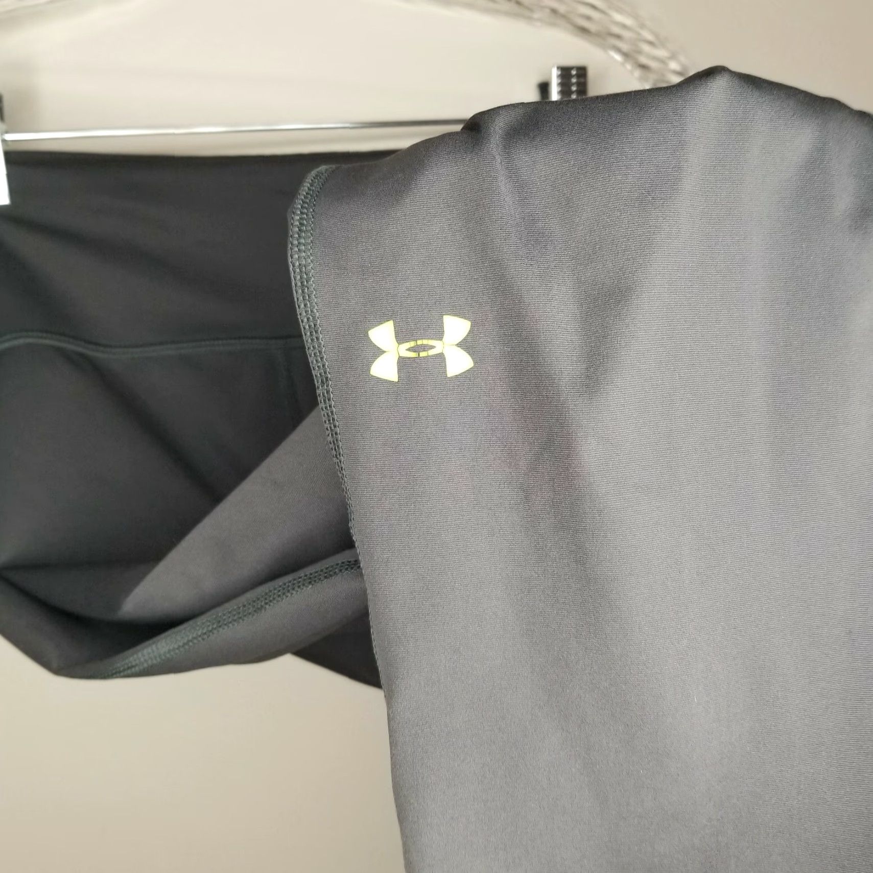 Under Armour UNDER ARMOUR Women’s Gray Green Yoga Pants Activewear M-XL Inseam 27" Waist 16" Size 32" / US 10 / IT 46 - 3 Thumbnail