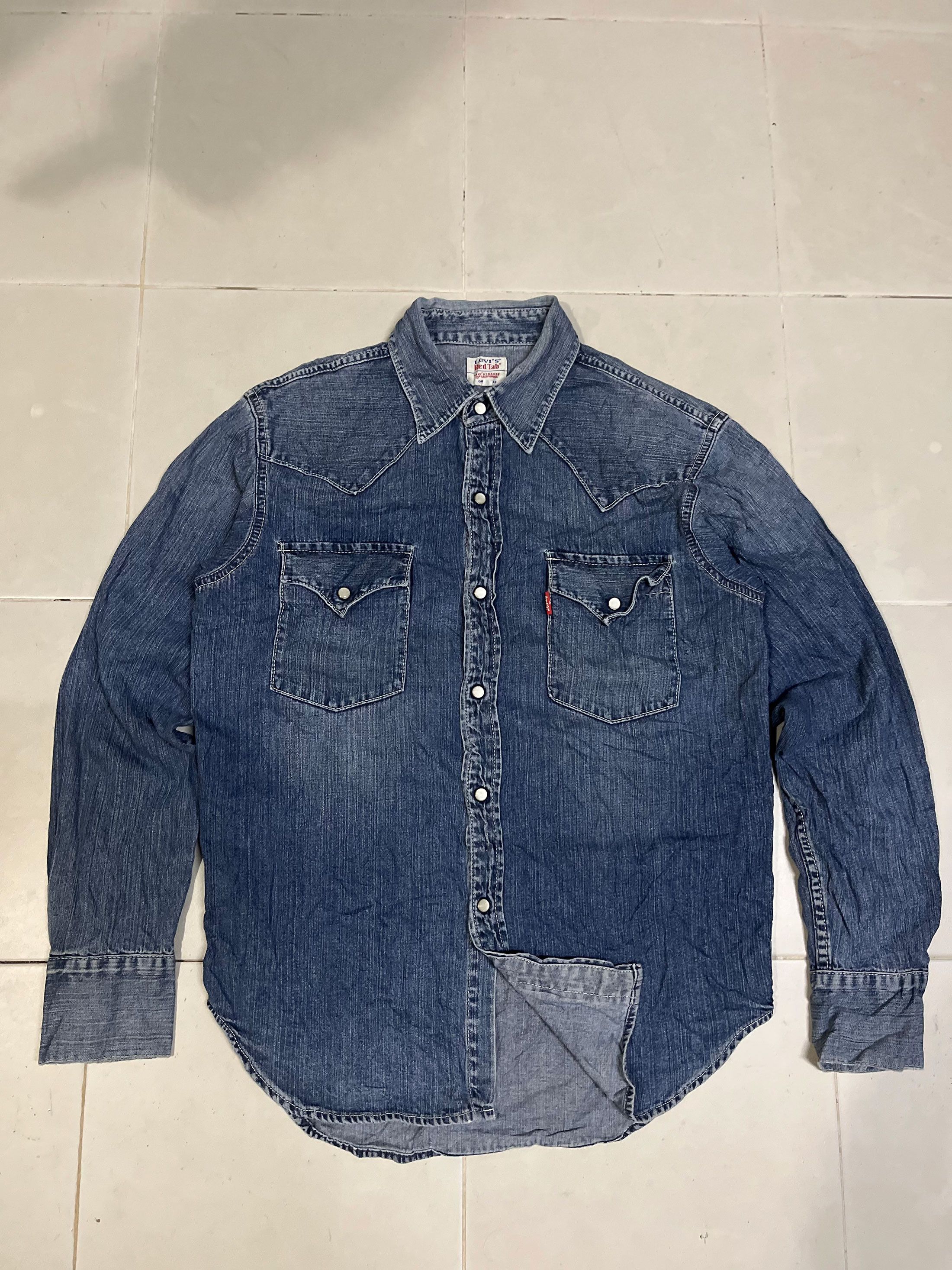 Designer Vintage Levis Pearl Snap Denim Western Dress Shirt Size US M / EU 48-50 / 2 - 1 Thumbnail