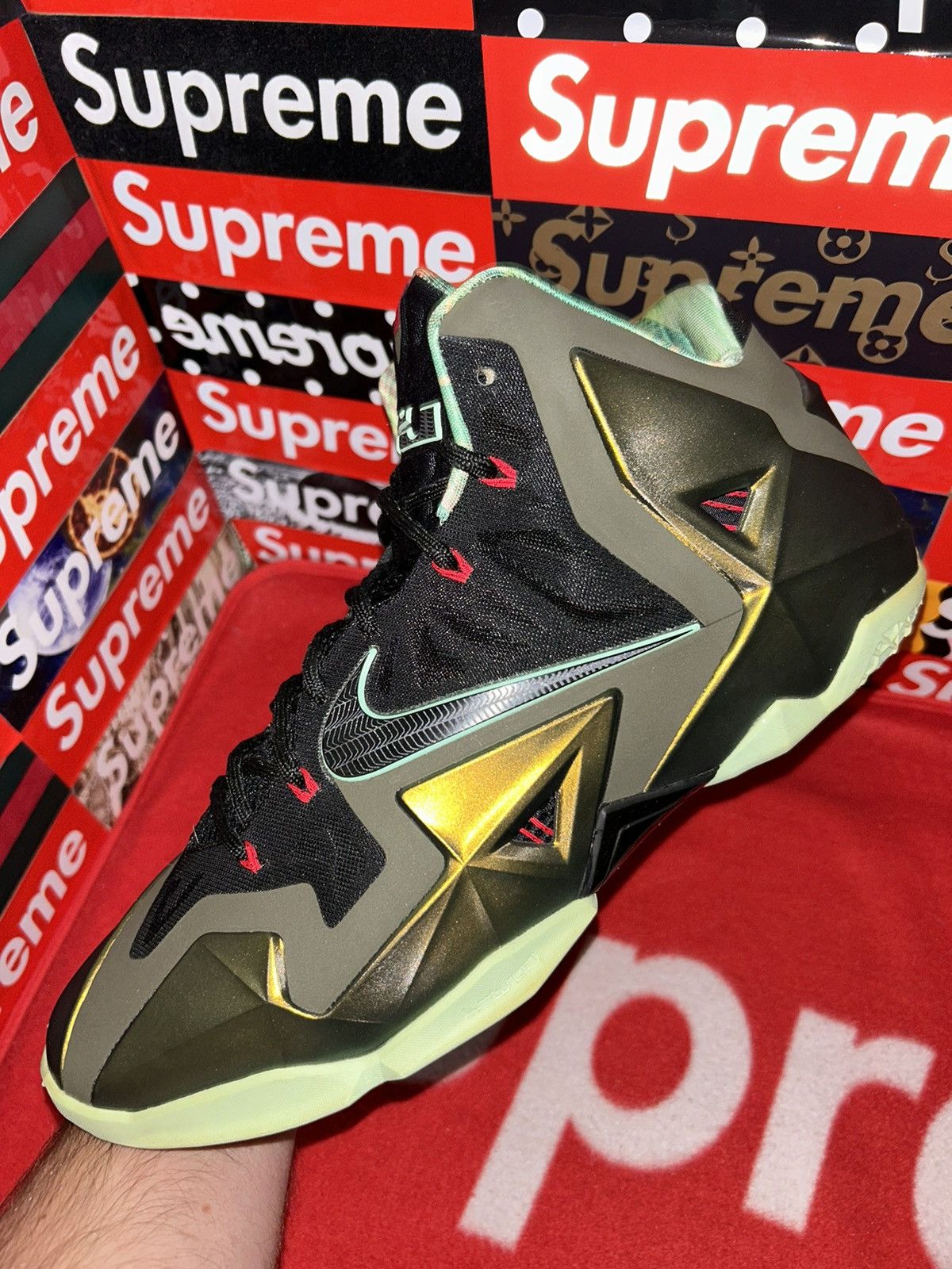 Nike Nike LeBron 11 King's Pride 616175-700 size 13 with box Size US 13 / EU 46 - 6 Thumbnail