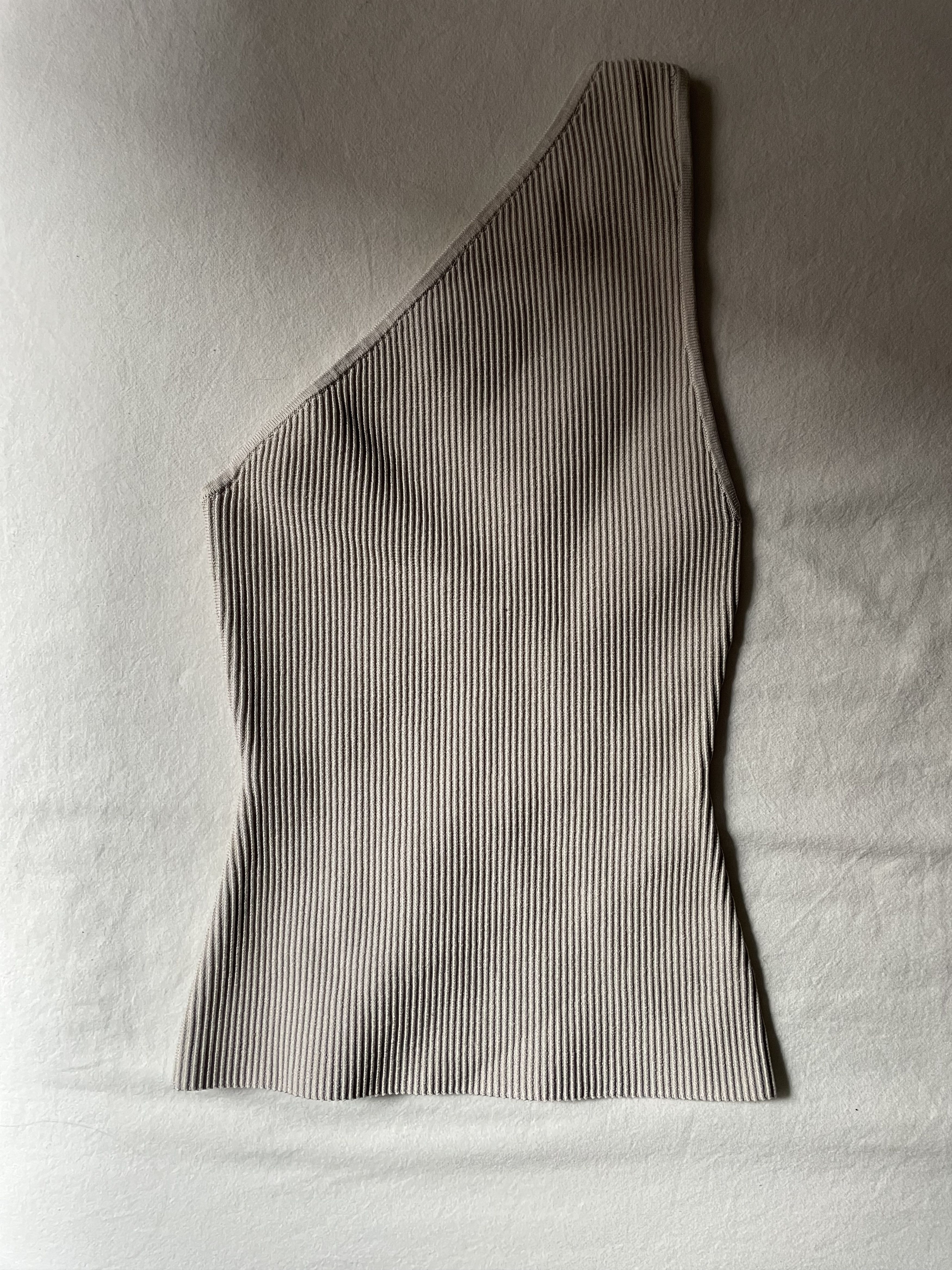 Aritzia Aritzia Babaton One Shoulder Tank Size XS / US 0-2 / IT 36-38 - 1 Thumbnail