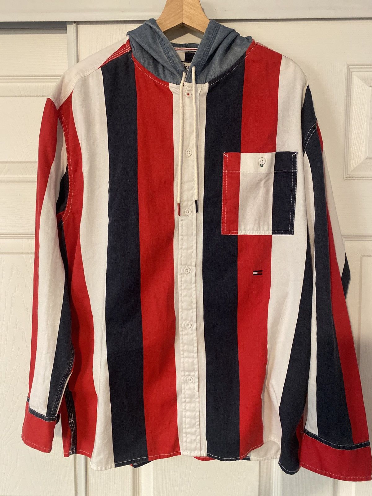 Guess × Nautica × Tommy Hilfiger Vintage Tommy Hilfiger button-down with hood Size US M / EU 48-50 / 2 - 1 Thumbnail