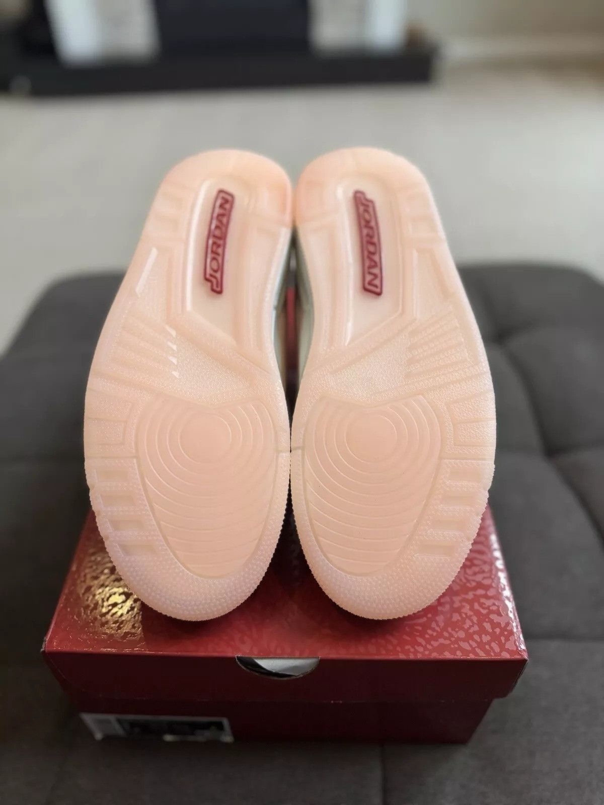 Jordan Brand × Nike Jordan 3 Retro Valentine's Day Treat Yourself (2025) Size US 9 / IT 39 - 5 Thumbnail