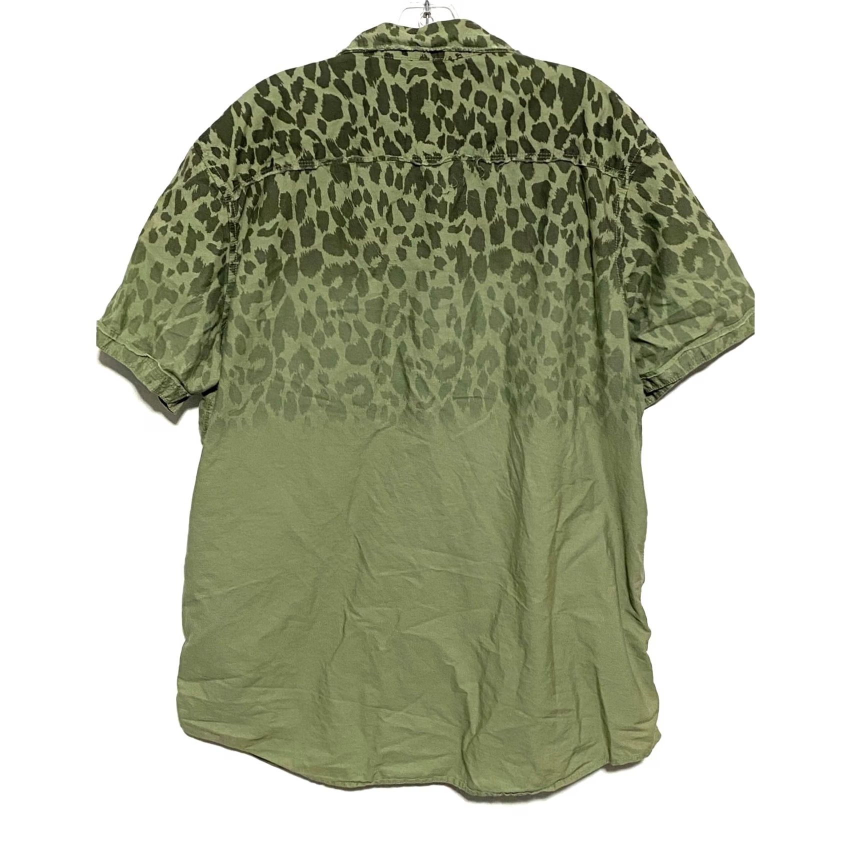 Vintage VINTAGE I.N.C. Green Animal Print Button Shirt Men 2XL Short Sleeve Grunge Punk Ombre Pocket Button Shirt Mens XXLPark Urban edgy Size US XXL / EU 58 / 5 - 3 Thumbnail