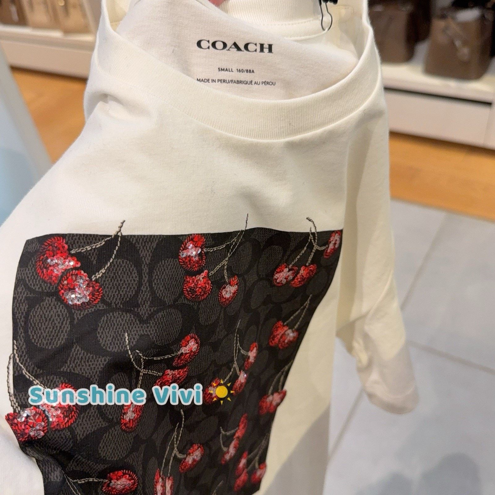 Coach NWT Coach woman Cherry Signature Classic T-ShirtIn Size L / US 10 / IT 46 - 6 Thumbnail