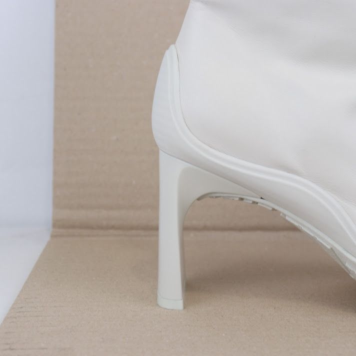 Balenciaga o1rshd1 Soft Leather Heeled Toe Boots in Chalky White Size US 8 / IT 38 - 9 Thumbnail