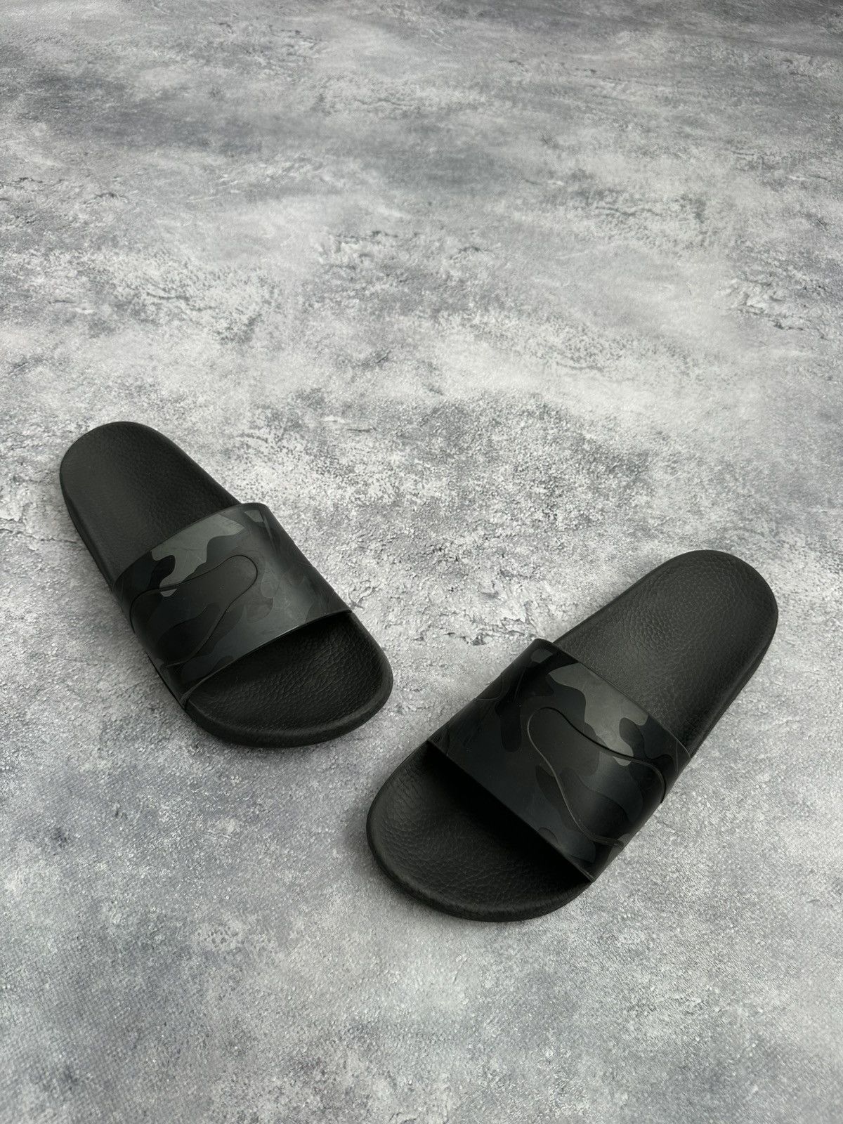 Valentino Valentino Garavani Black Camo Rubber Sliders Slip Ons Size US 10 / EU 43 - 1 Thumbnail