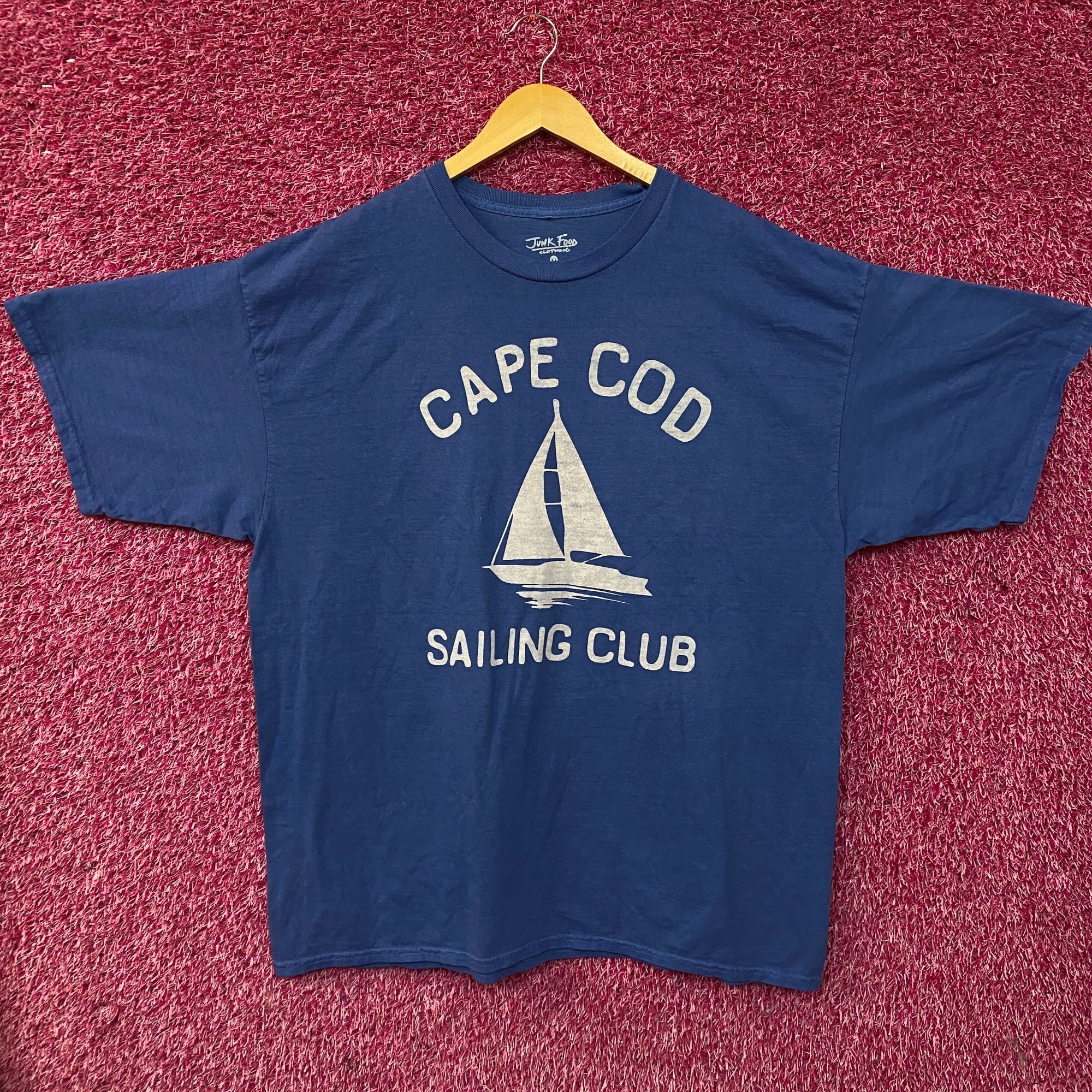 Junk Food Cape Cod Sailing Club Sailboat Graphic T-Shirt XL Size US XL / EU 56 / 4 - 1 Thumbnail