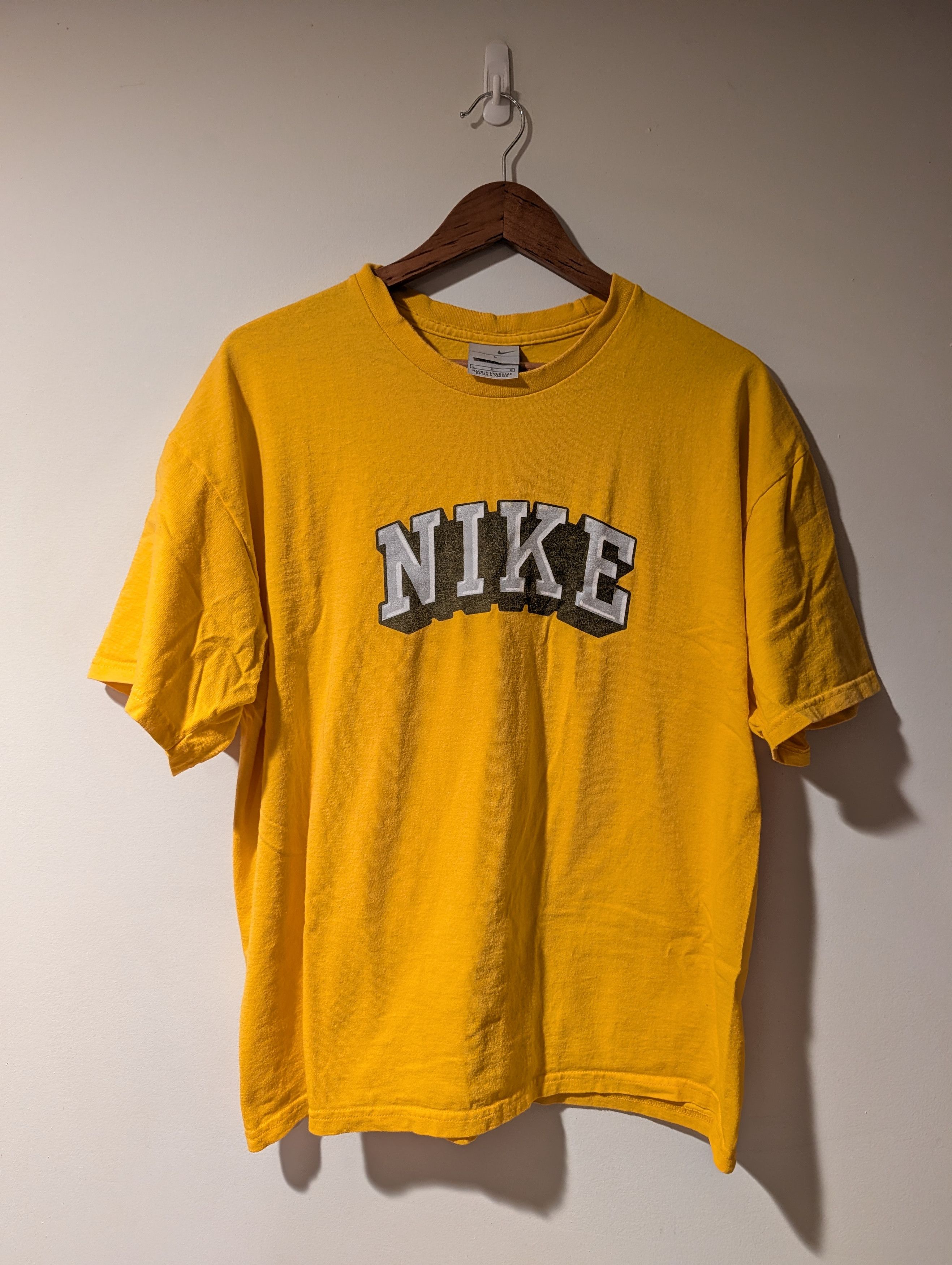 Nike Vintage Nike Spellout Arc Logo T Shirt Graphic Swoosh Tee Size US L / EU 52-54 / 3 - 1 Thumbnail