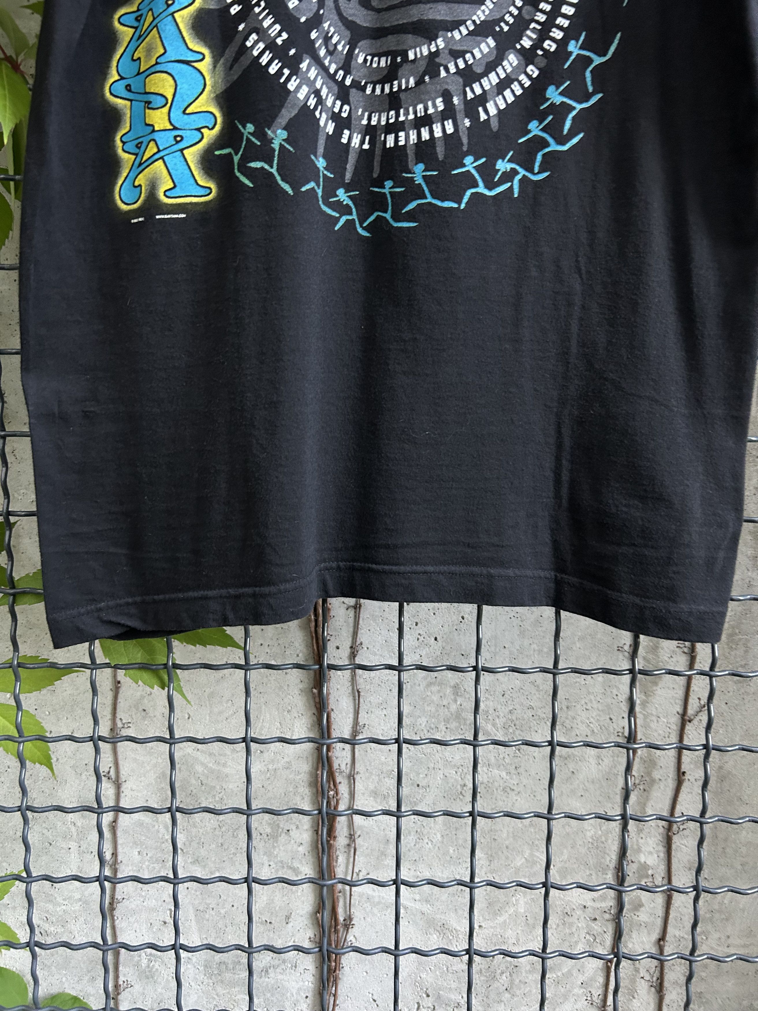 Band Tees Vintage 2002 Carlos Santana All Is One Tour T-shirt Size US M / EU 48-50 / 2 - 10 Thumbnail