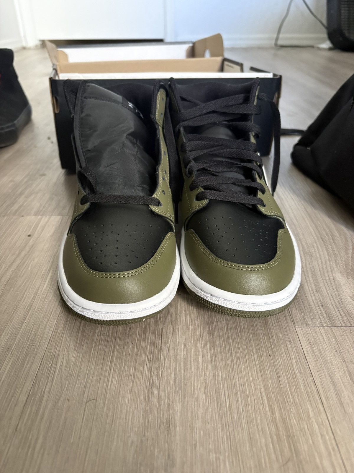 Jordan Brand Jordan 1 mid tops Size US 9 / EU 42 - 1 Thumbnail