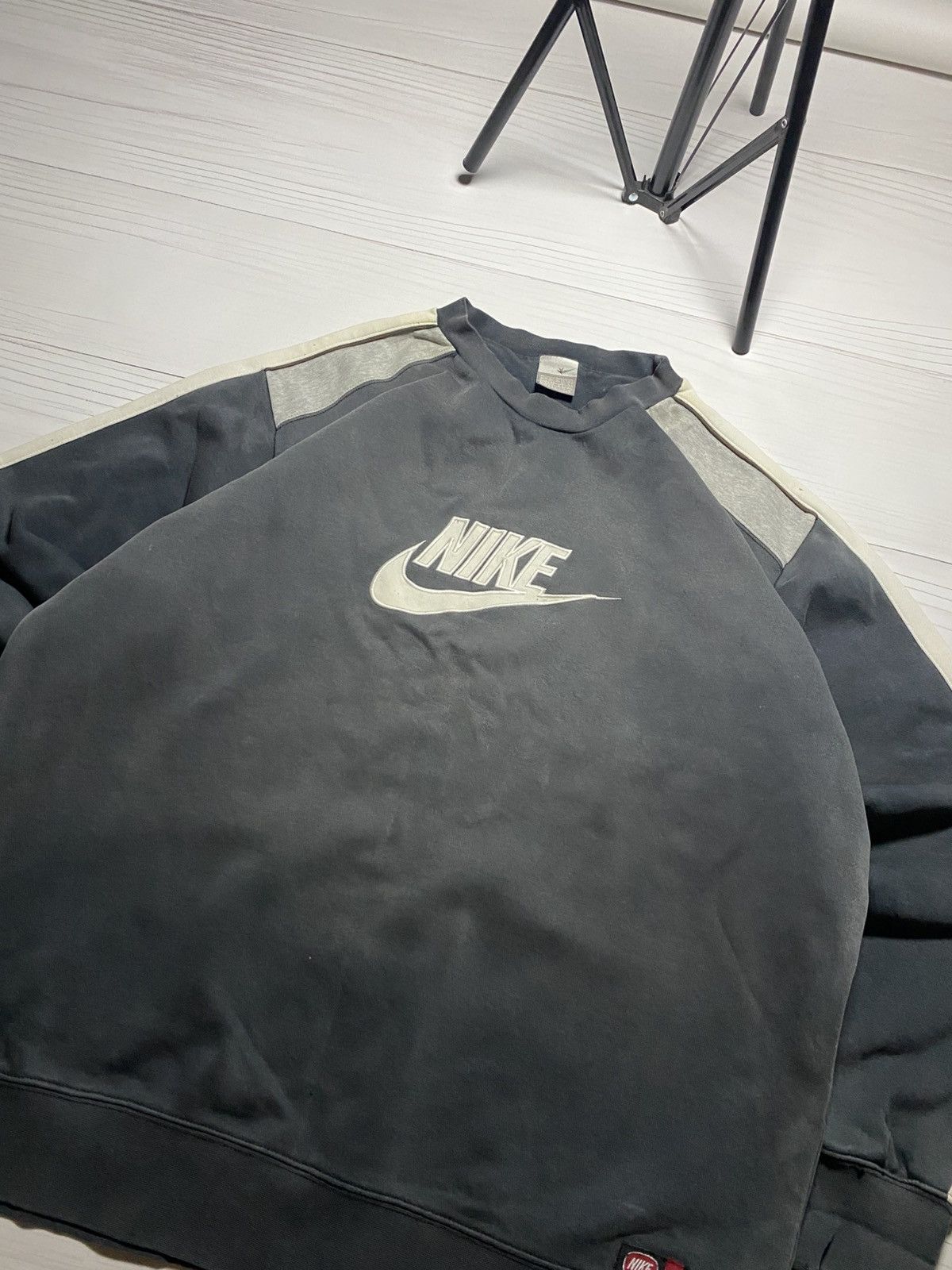 Nike × Vintage Vintage Nike Big Logo distressed faded box fit y2k sweashirt Size US XL / EU 56 / 4 - 7 Thumbnail