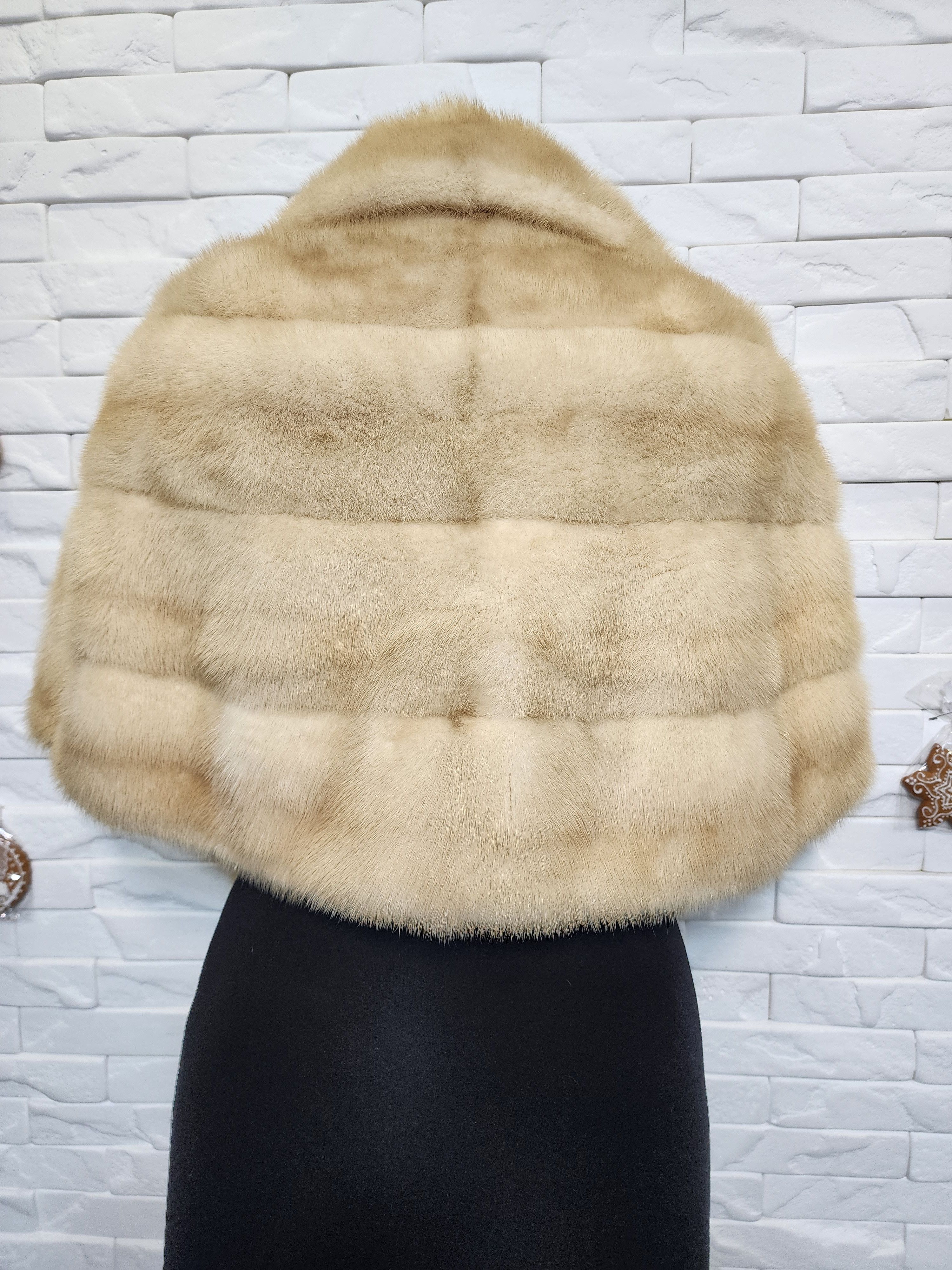 Uniqlo Vintage Fur Cape: Undyed Brown, Size S-L Size M / US 6-8 / IT 42-44 - 4 Thumbnail