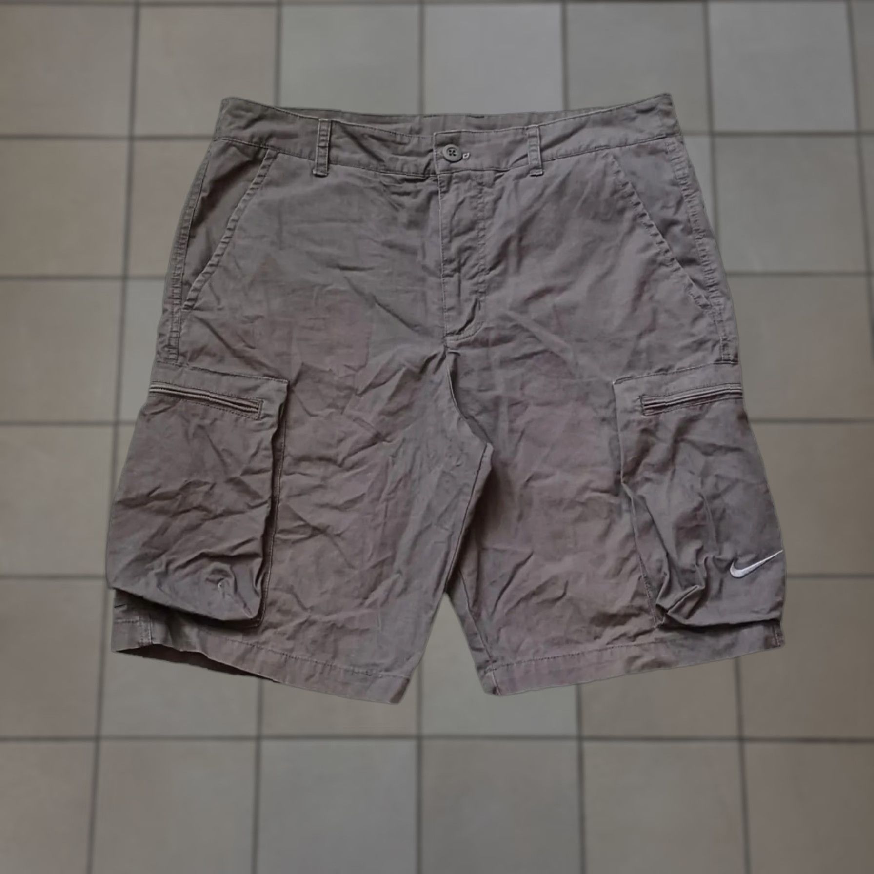 Nike VINTAGE Nike Shorts Mens 34 Black Faded Logo Cargo Zip Pockets Athletic Casual Size US 34 / EU 50 - 1 Thumbnail